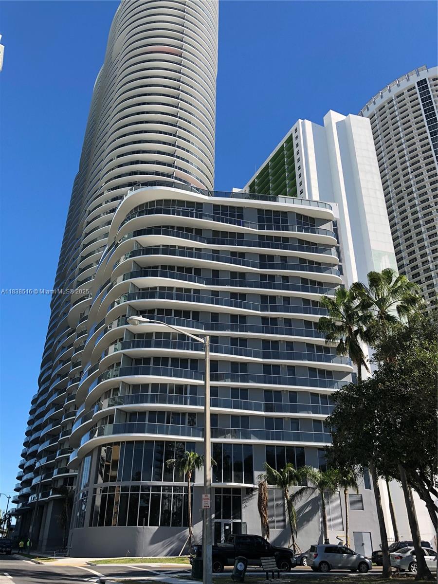 Spacious premium line 1 bedroom + Studio, which can be converted into 2 full bedrooms. Unit comes with 2 full bathrooms. Top of the line quality finishes in the prestigious & iconic building Brickell Flatiron, by renowned Ugo Colombo. The residences includes a open kitchen fully equipped with the best europpean appliances, an informal breakfast bar facing the kitchen, space for a formal dinning table and a comfortable sofa for the living room. A partial waterfront terrace shared with the spacious master bed, walk-in closet & gorgeous bathroom. The Studio has a full bath as well. Building is ideally located in the heart of Brickell, offering impressive modern lobby, 2 pools, amazing gym, spa, relaxation area, jacuzzi, rooftop pool, business center, movie theater & more. *Motivated​​‌​​​​‌​​‌‌​‌‌‌​​‌‌​‌‌‌​​‌‌​‌‌‌ seller*