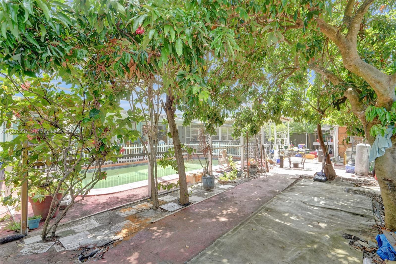 6768 Rose Dr, Miramar, Florida image 33