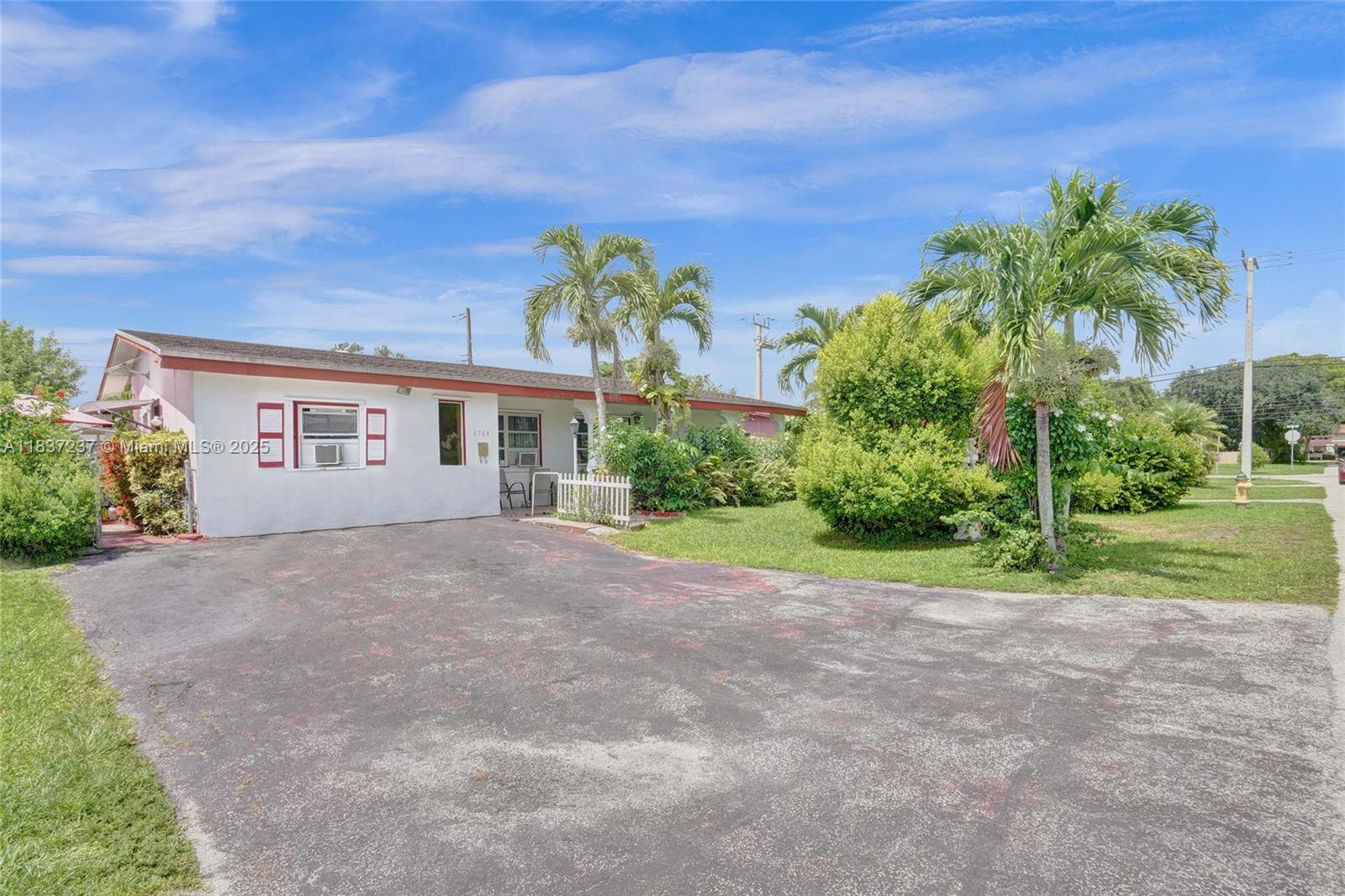 6768 Rose Dr, Miramar, Florida image 46