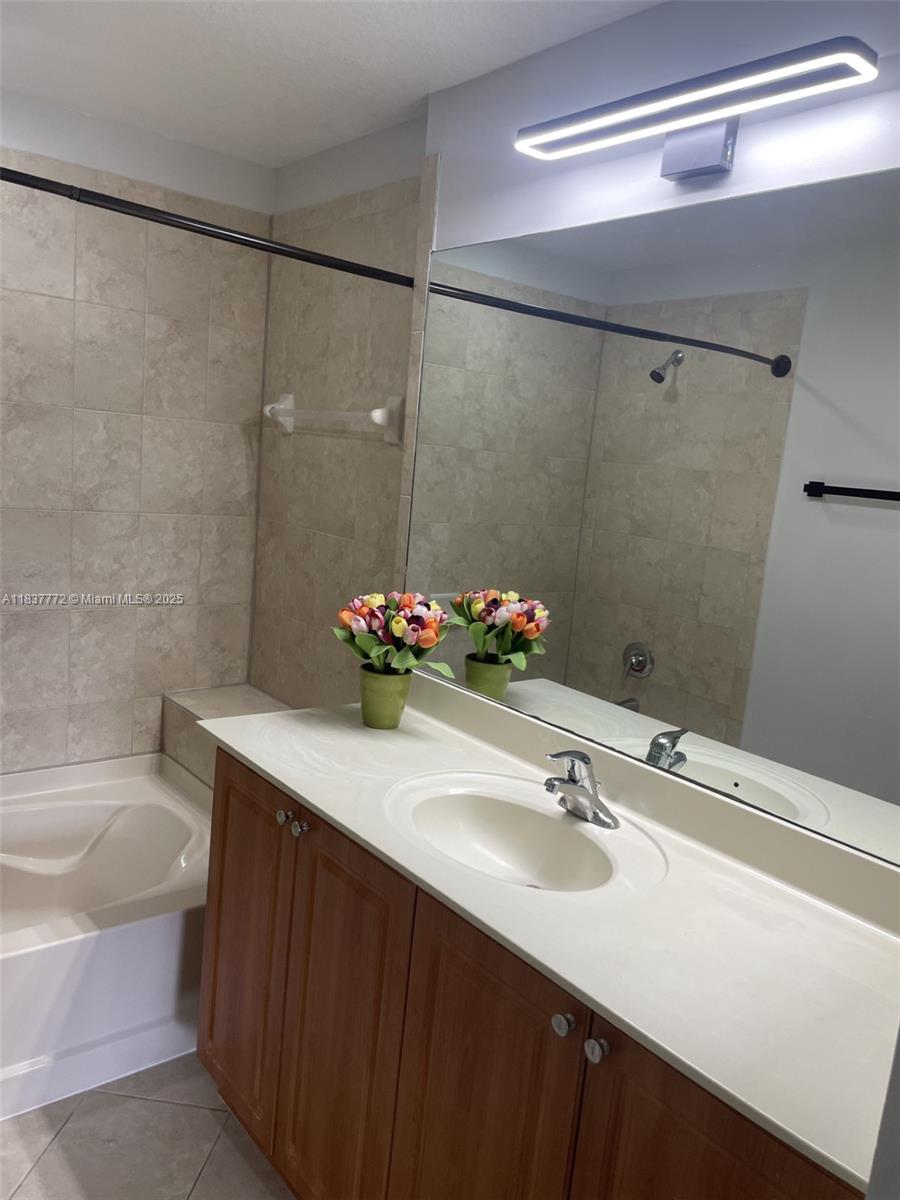 11605 NW 89th St #112, Doral, Florida image 18