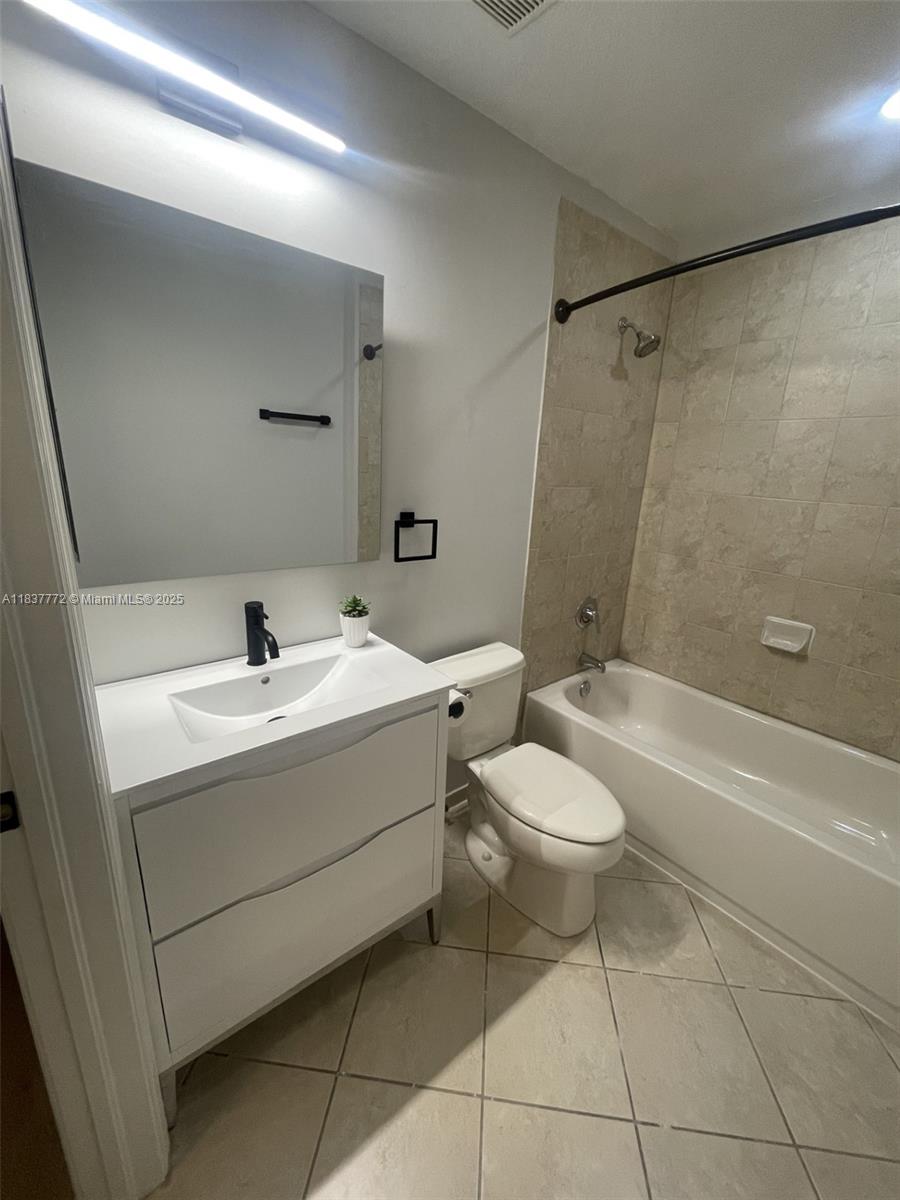11605 NW 89th St #112, Doral, Florida image 27