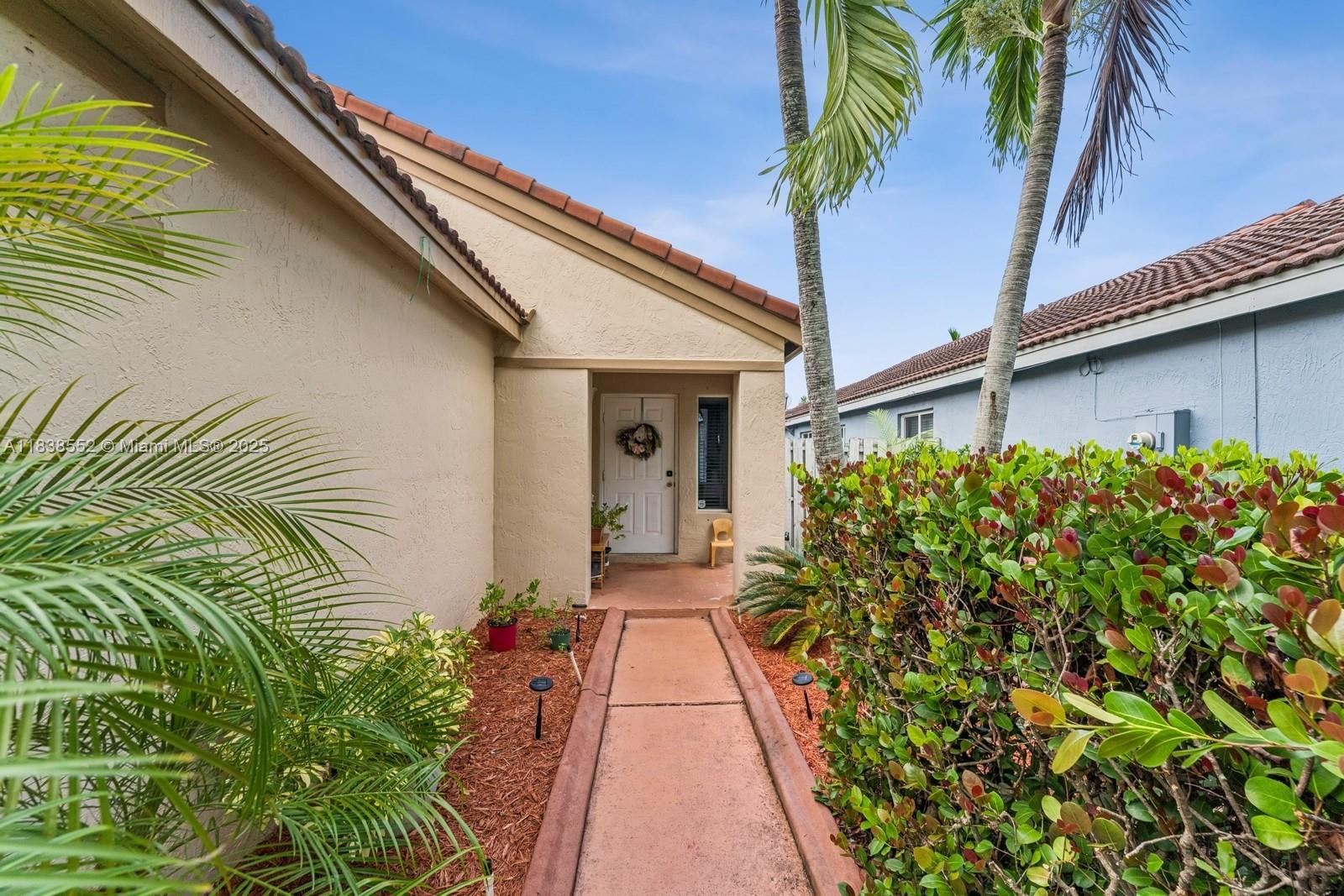 1368 Presidio Dr, Weston, Florida image 2