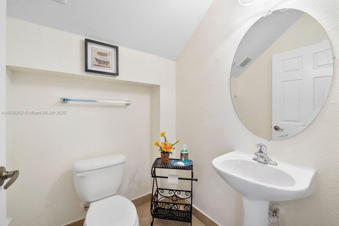2851 W Prospect Rd #1306, Tamarac, Florida image 14