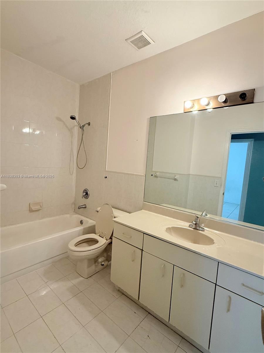 8973 NW 147th Ter, Miami Lakes, Florida image 22