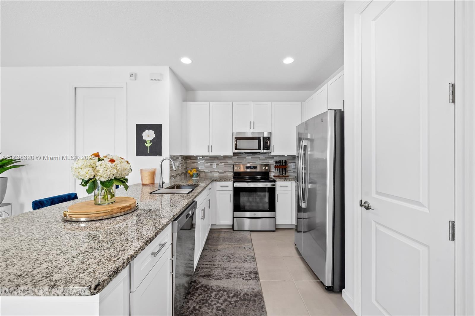2184 NW 6th St, Fort Lauderdale, Florida image 2