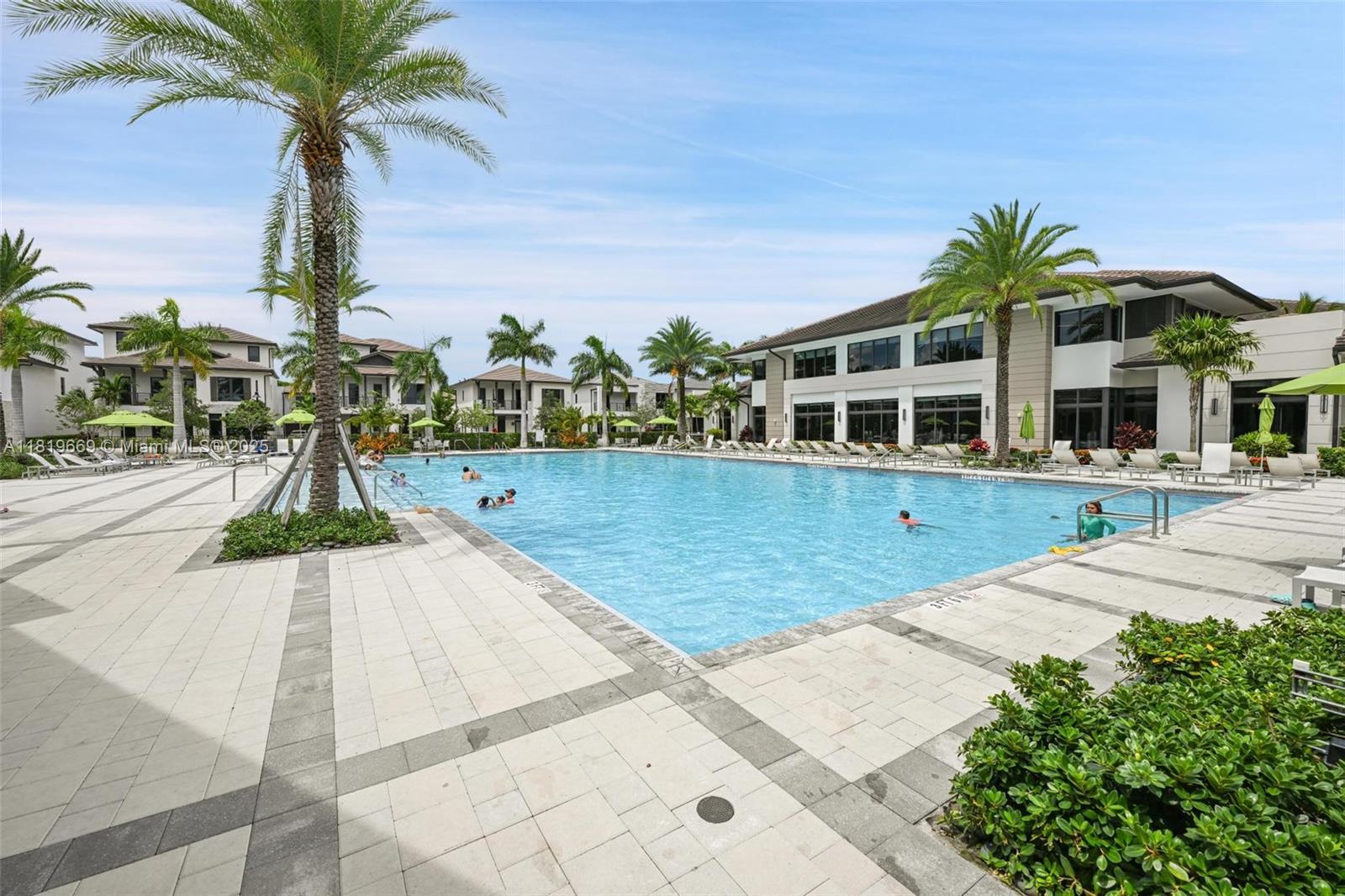 8167 NW 41st St #E-406, Doral, Florida image 1