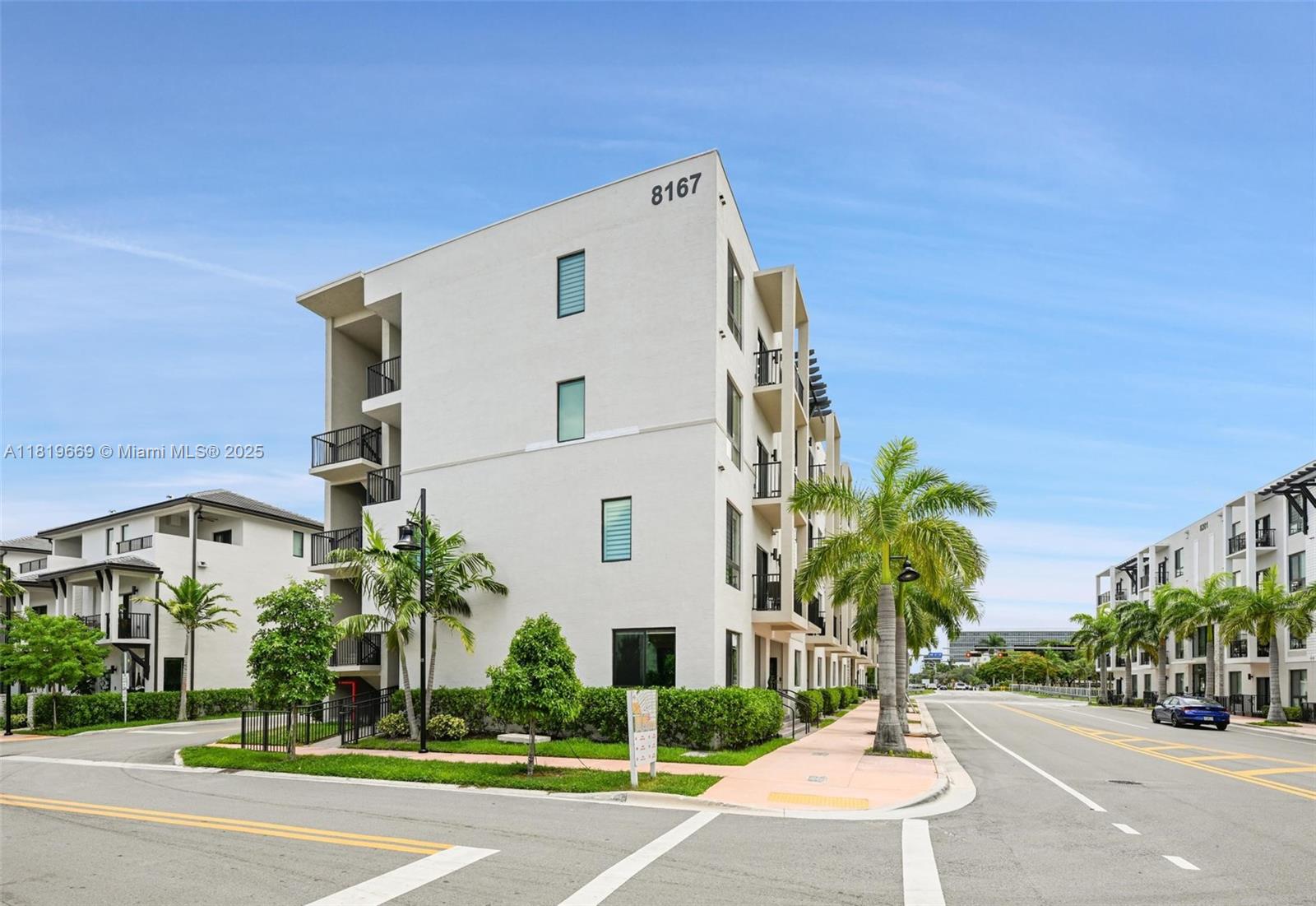 8167 NW 41st St #E-406, Doral, Florida image 25
