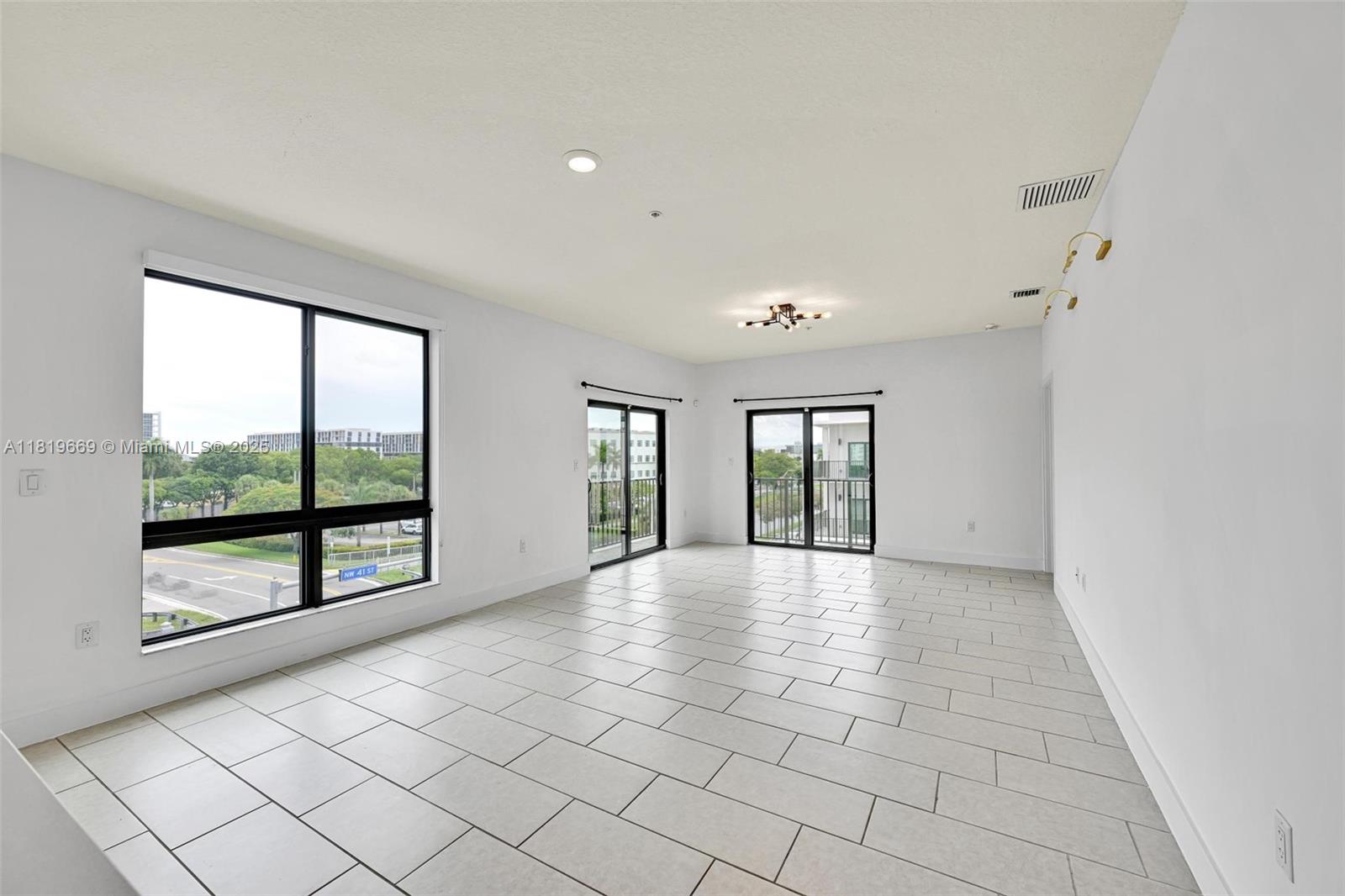8167 NW 41st St #E-406, Doral, Florida image 6