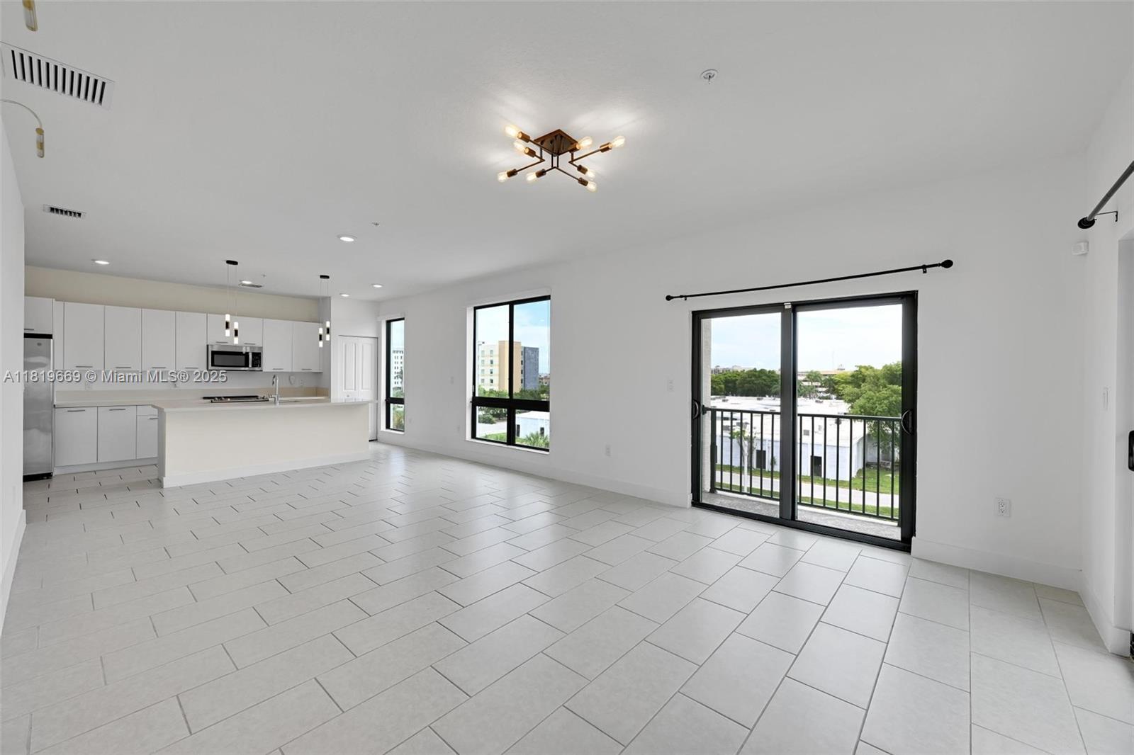 8167 NW 41st St #E-406, Doral, Florida image 8