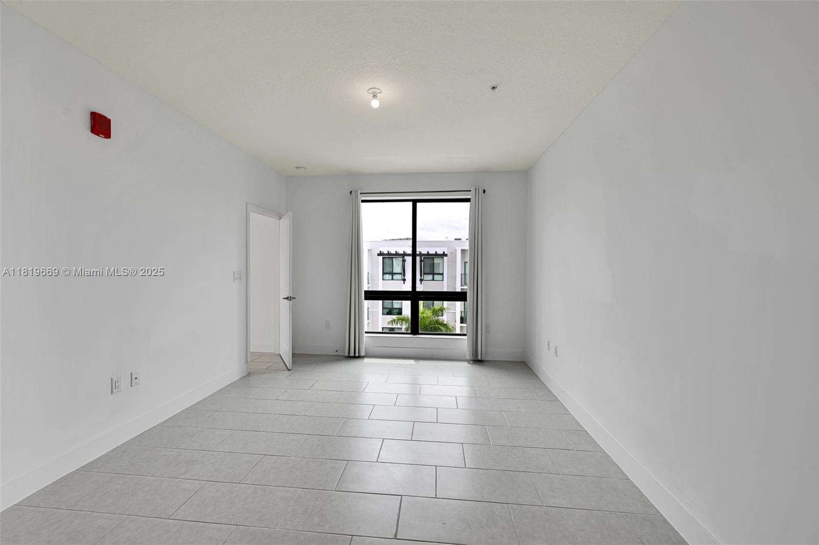 8167 NW 41st St #E-406, Doral, Florida image 9