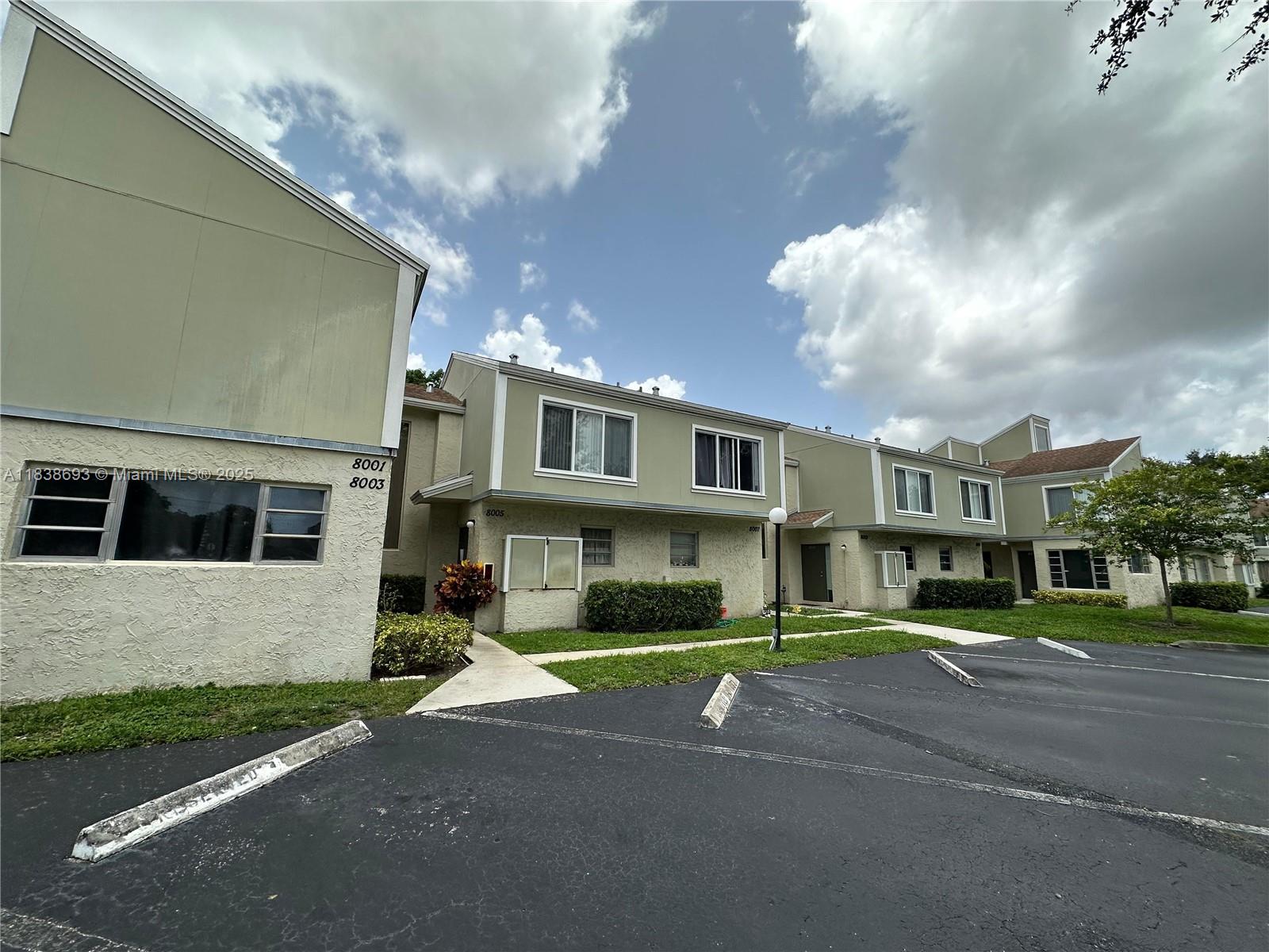 8005 Lagos De Campo Blvd #L-4, Tamarac, Florida image 1
