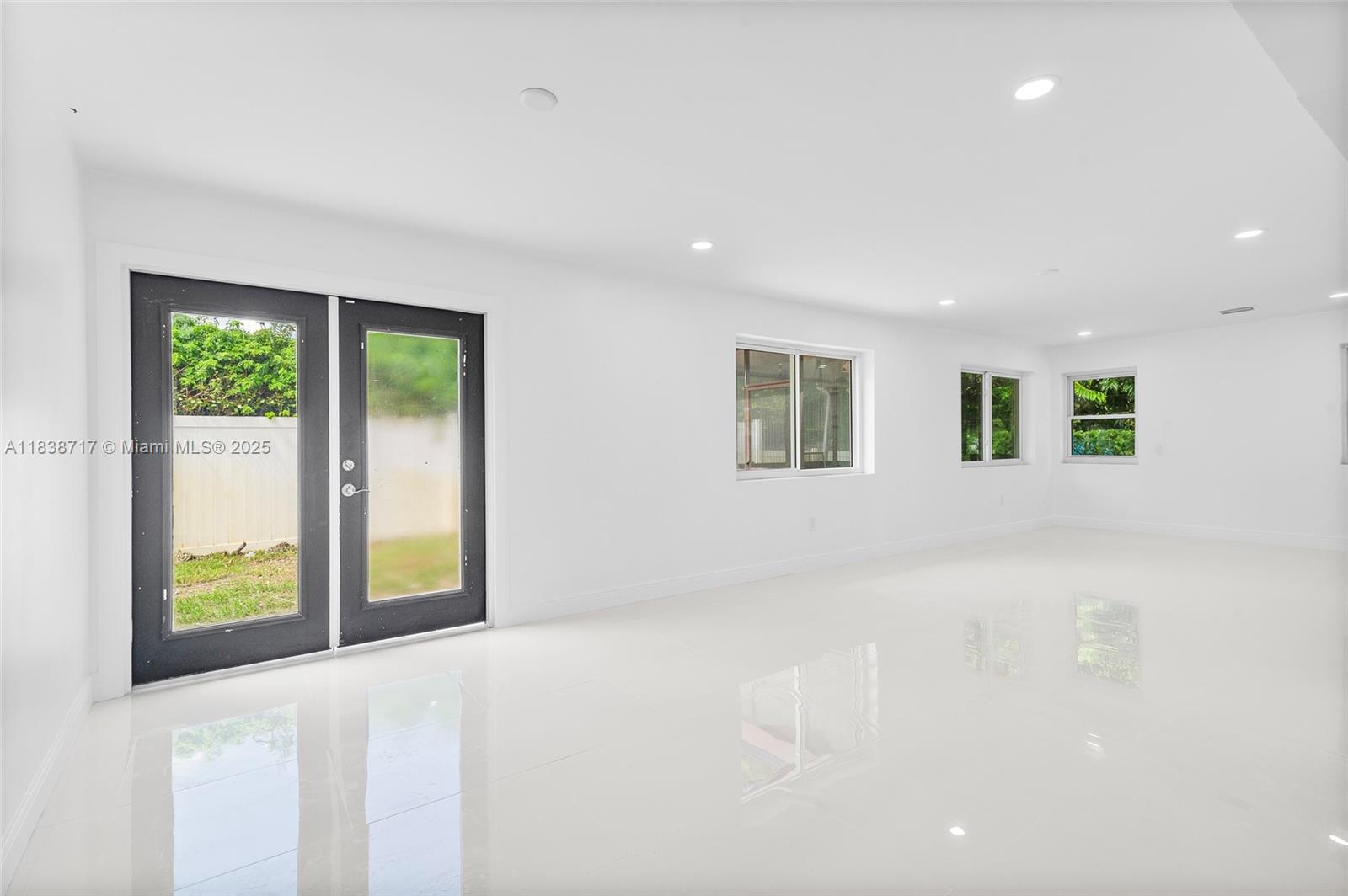 1124 Yale Dr, Hollywood, Florida image 13