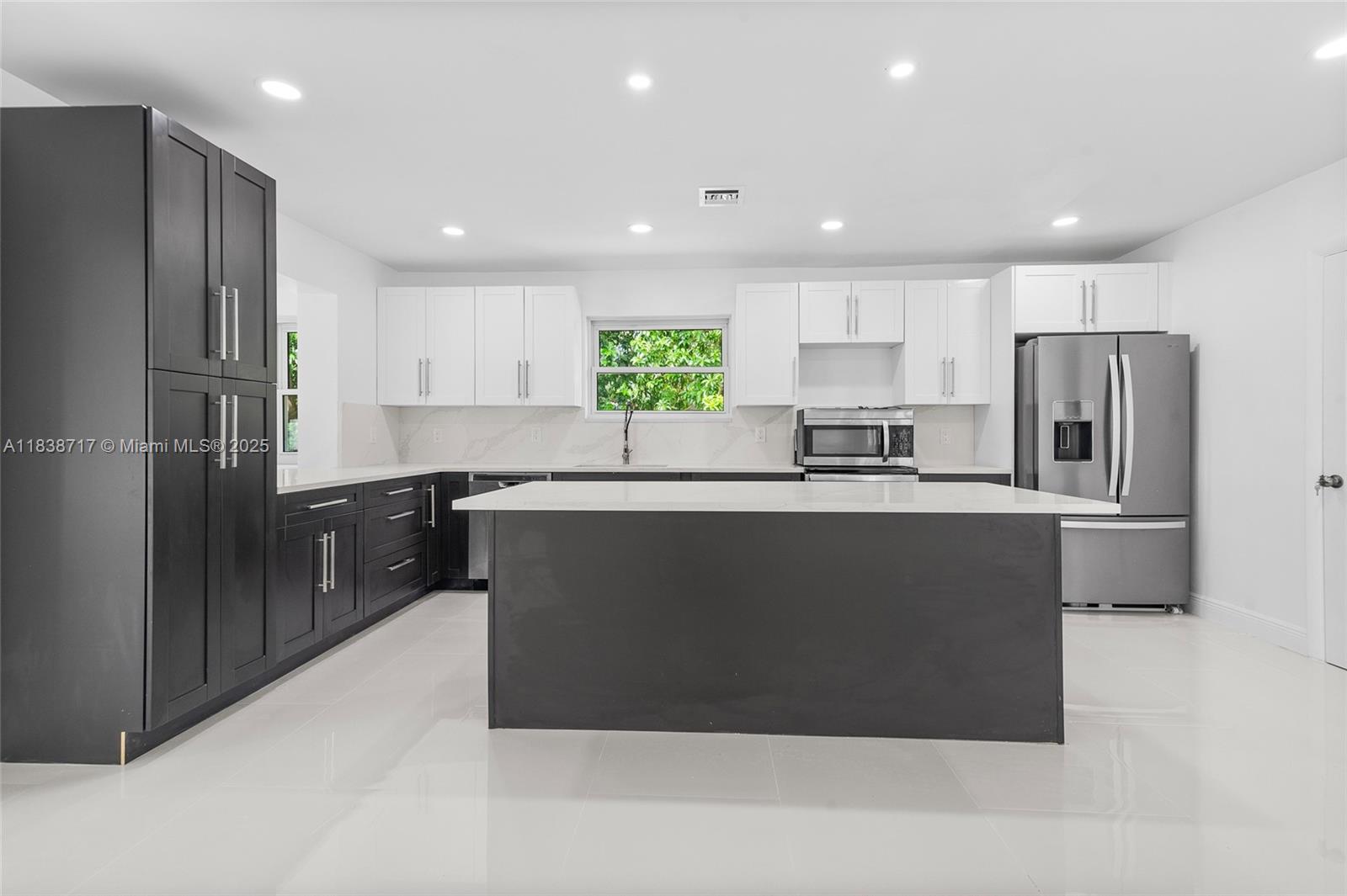 1124 Yale Dr, Hollywood, Florida image 2