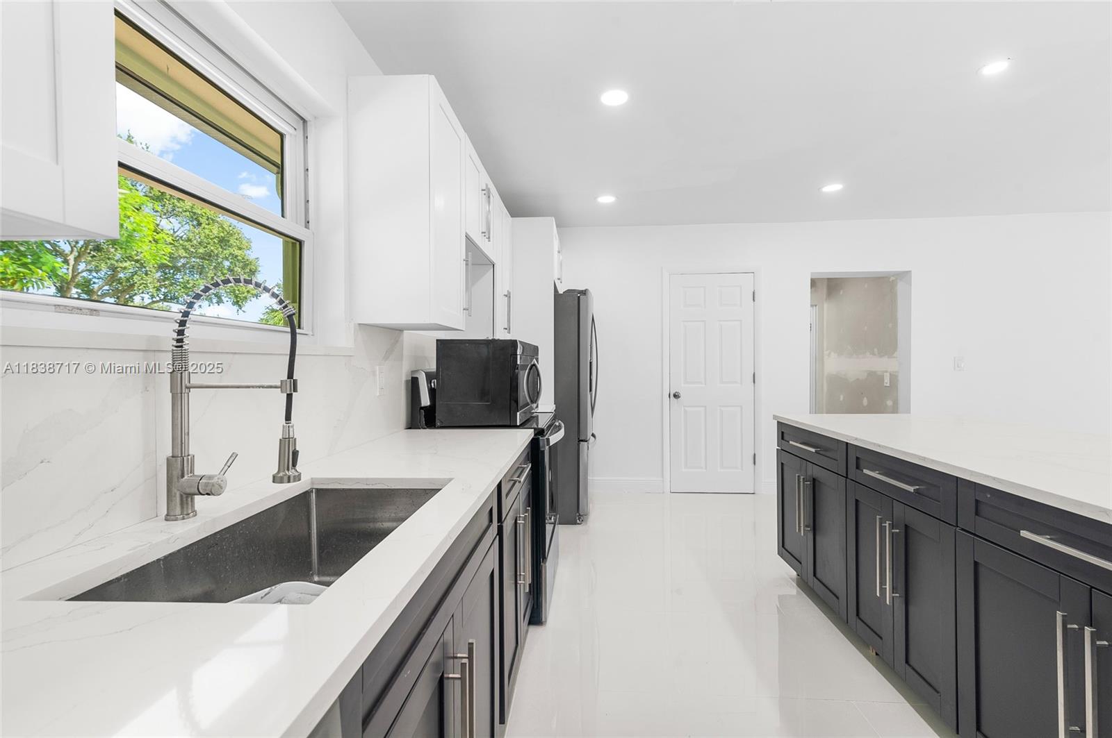 1124 Yale Dr, Hollywood, Florida image 5