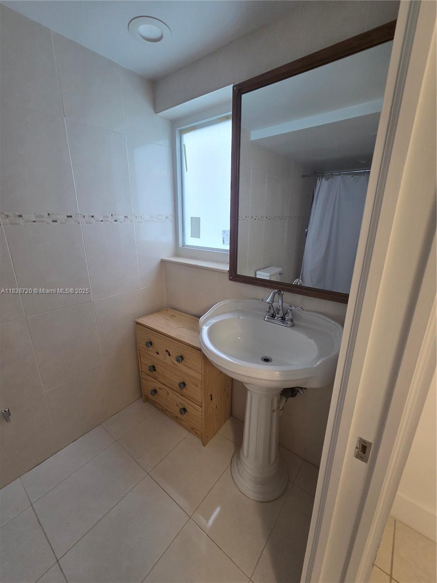 620 NE 12th Ave #101, Hallandale Beach, Florida image 12