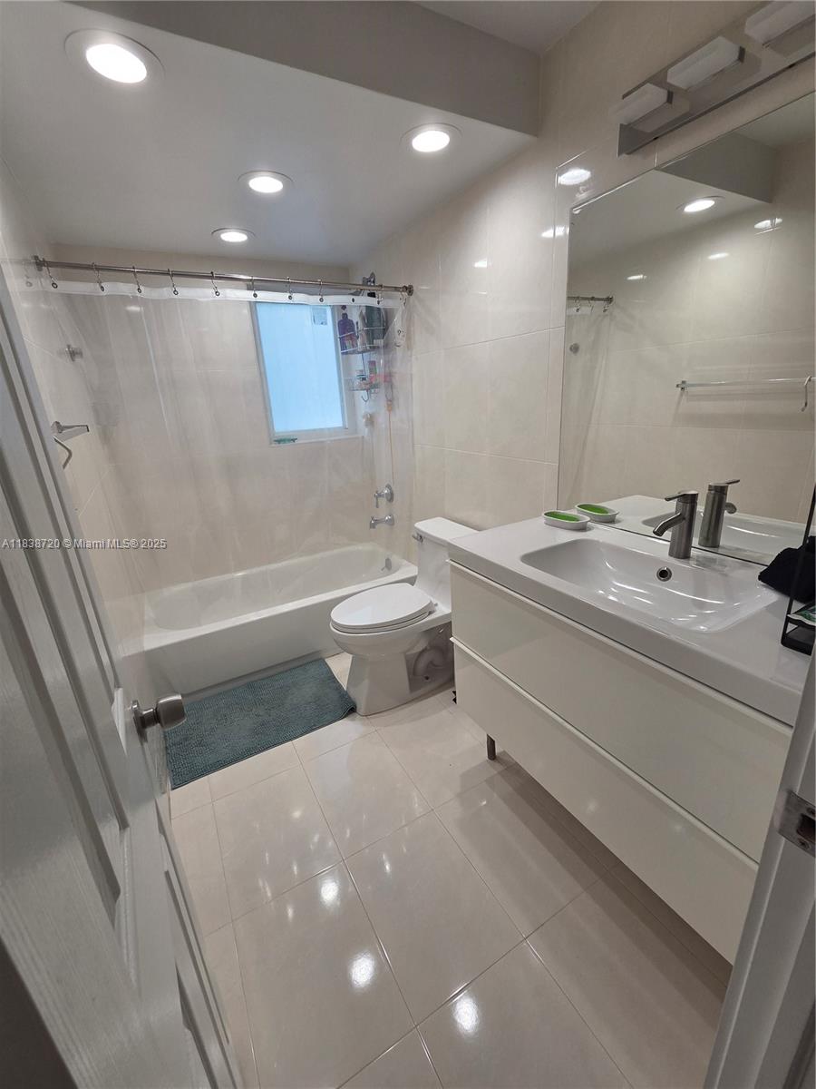 620 NE 12th Ave #101, Hallandale Beach, Florida image 13