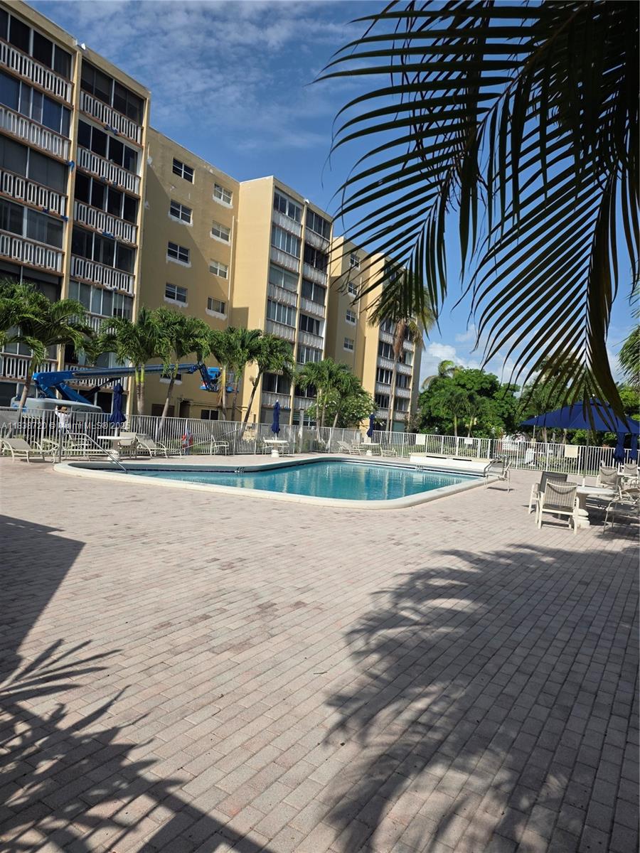 620 NE 12th Ave #101, Hallandale Beach, Florida image 2
