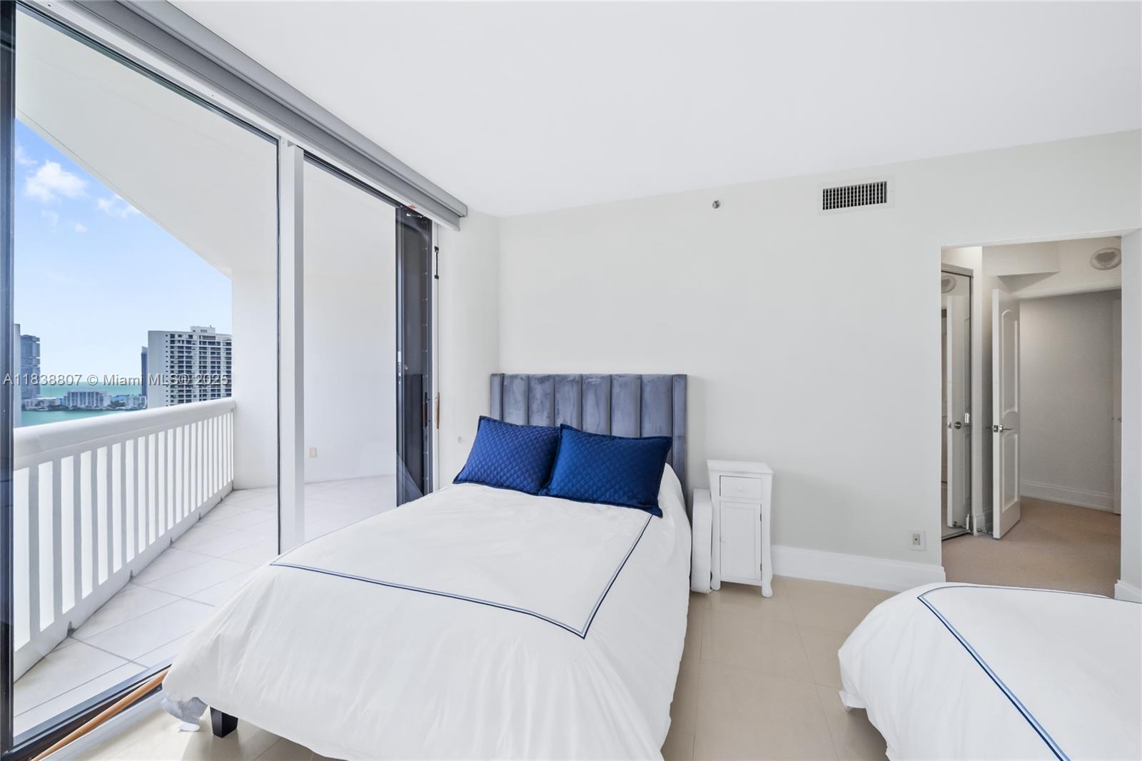 2000 Island Blvd #2409, Aventura, Florida image 16