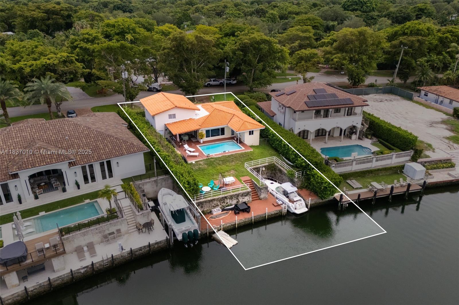 5308 Riviera Dr, Coral Gables, Florida image 2