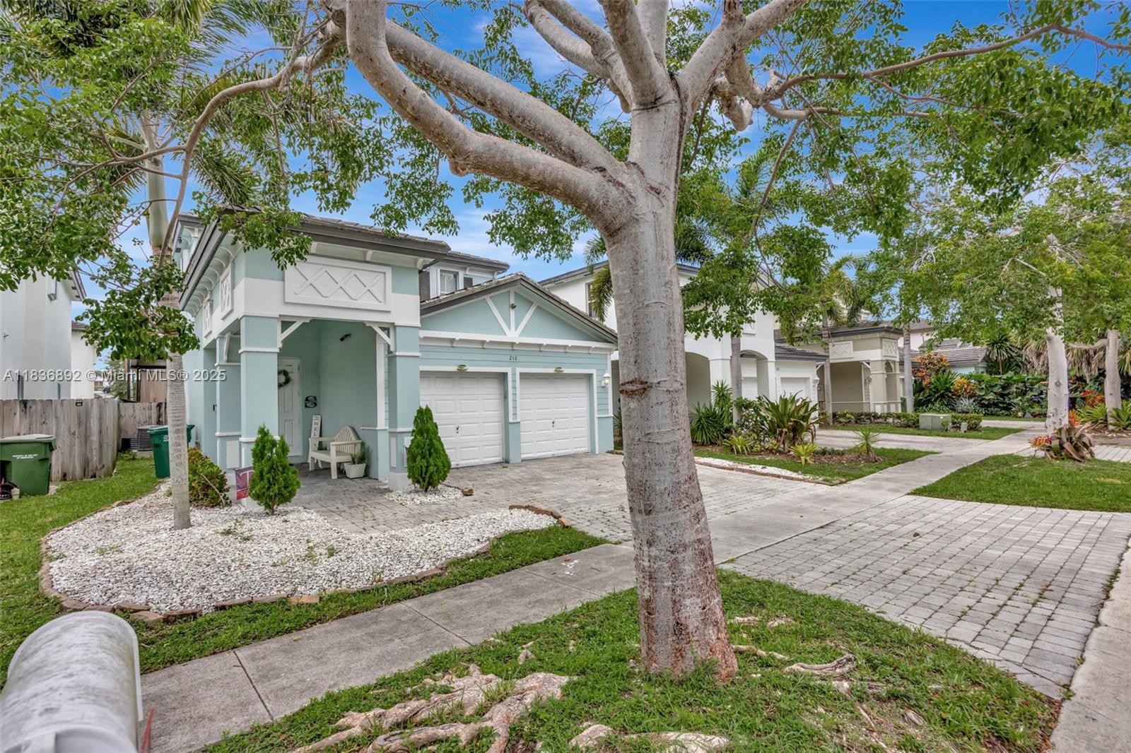 216 NE 36th Ter, Homestead, Florida image 2