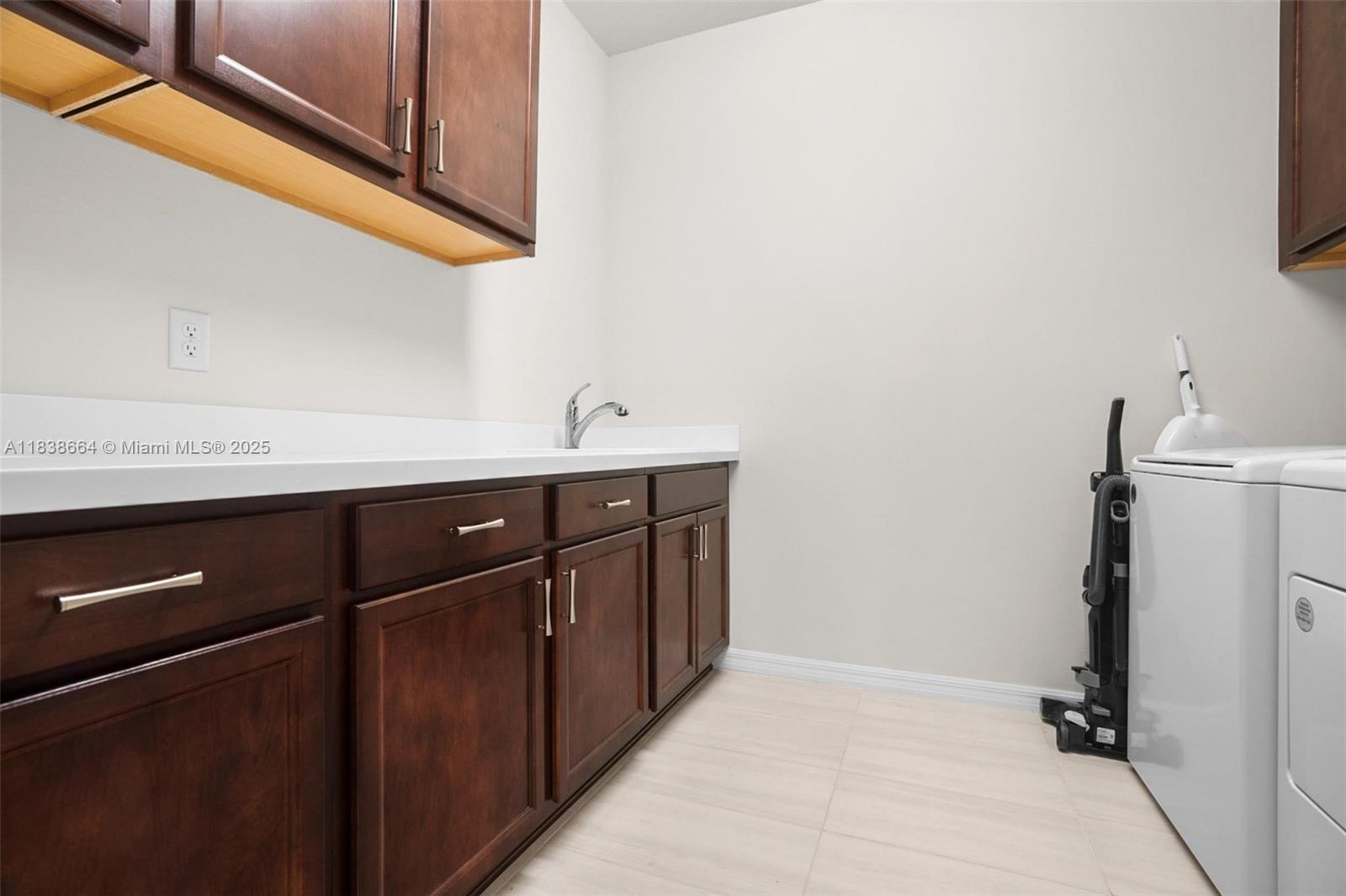 8036 NW 78th St, Tamarac, Florida image 10