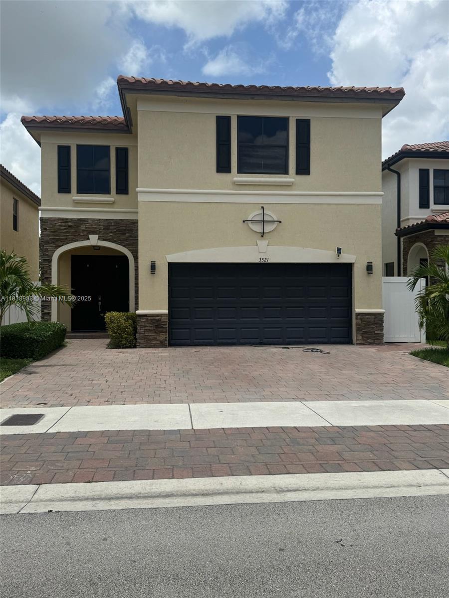 Residential, Hialeah, Florida image 2