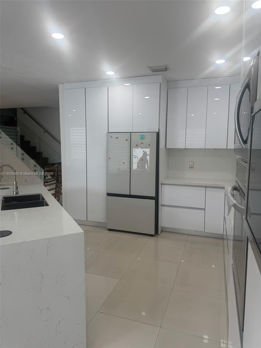 Residential, Hialeah, Florida image 3