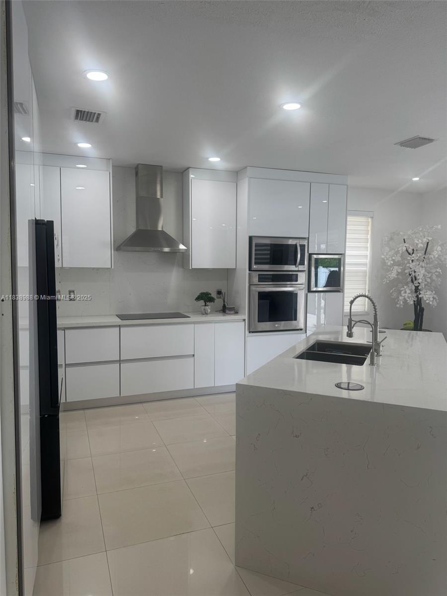 Residential, Hialeah, Florida image 5