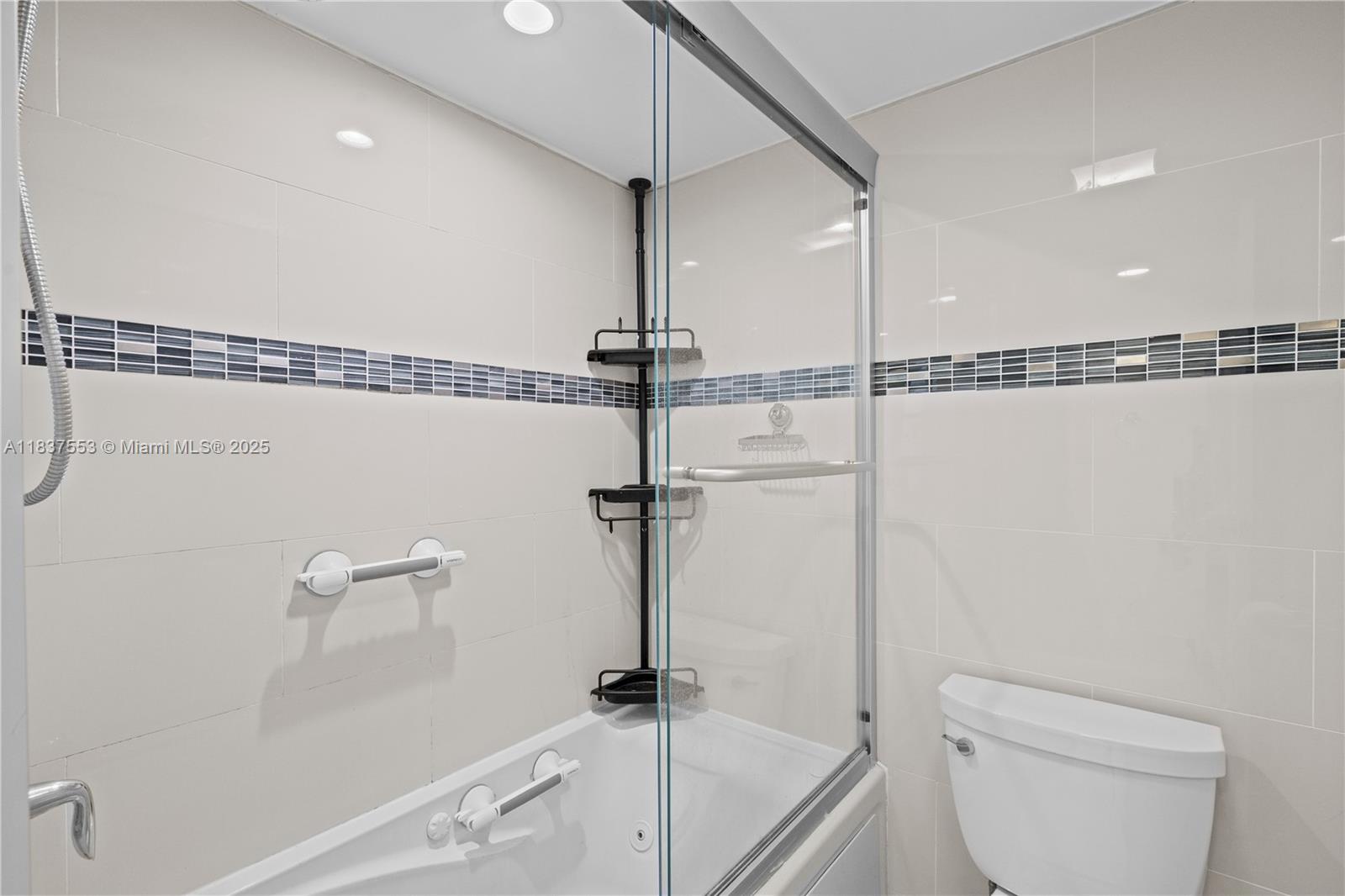 3675 N Country Club Dr #1907, Aventura, Florida image 25