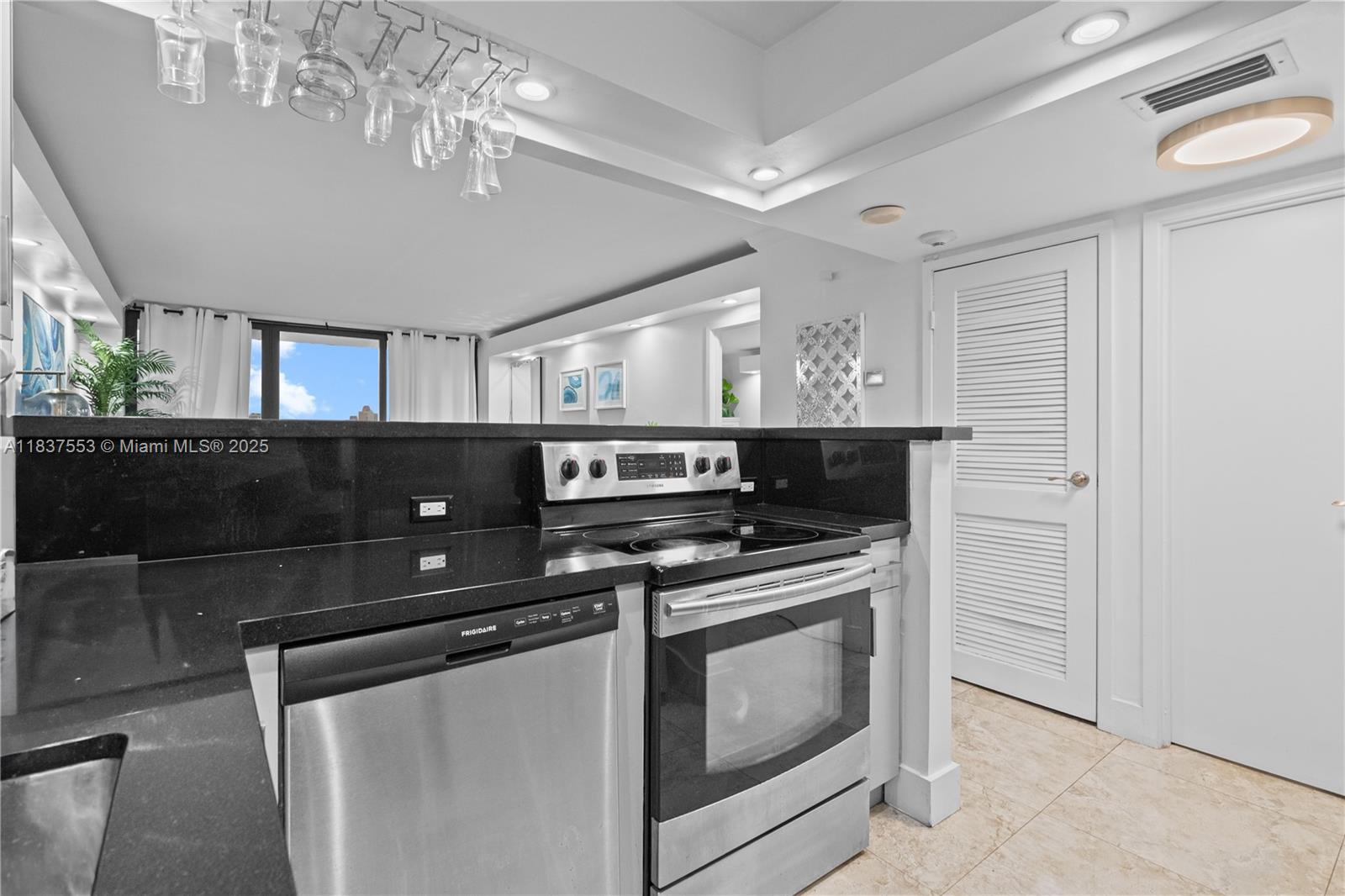 3675 N Country Club Dr #1907, Aventura, Florida image 3