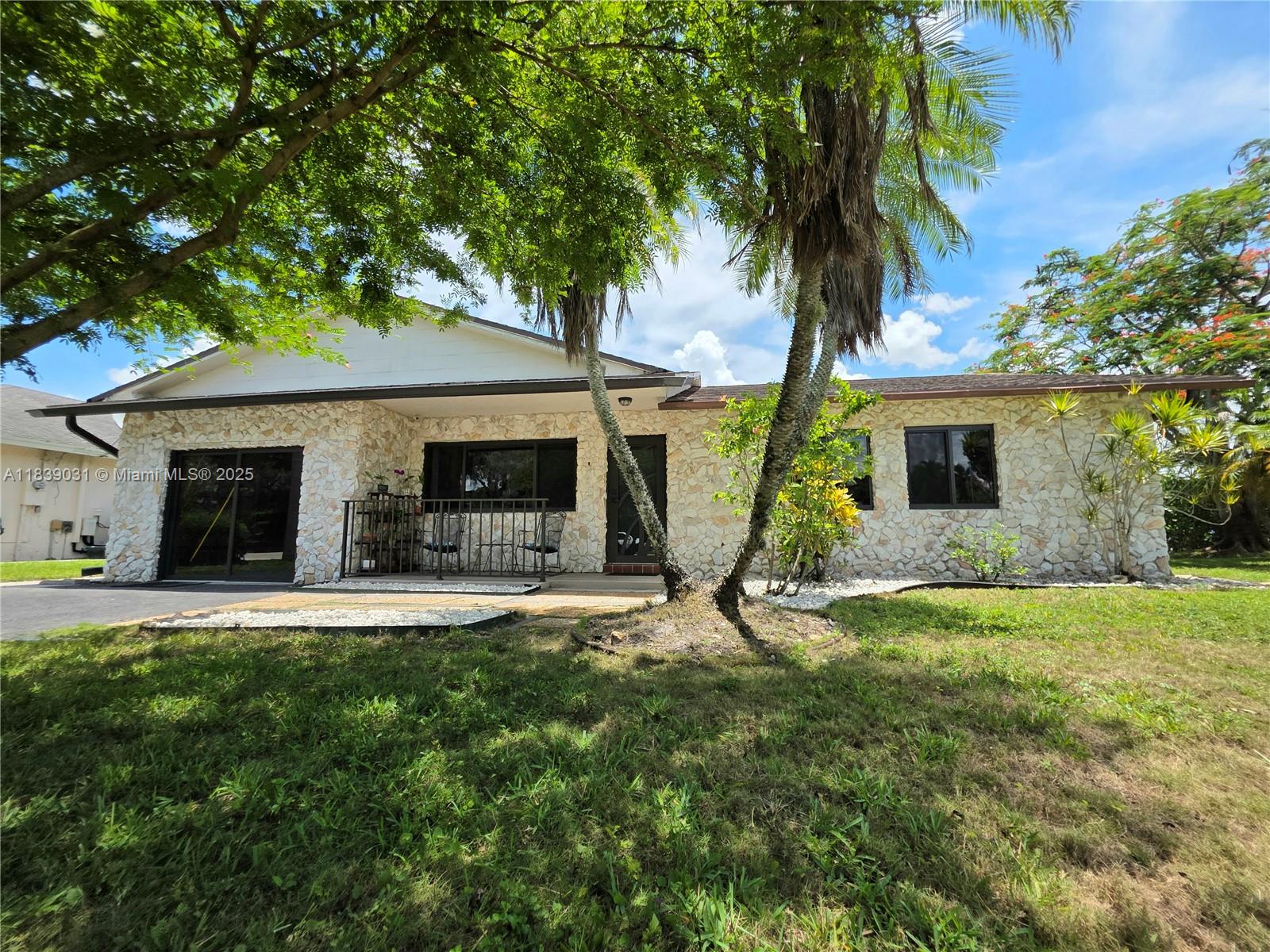 10120 NW 71st Pl, Tamarac, Florida image 1