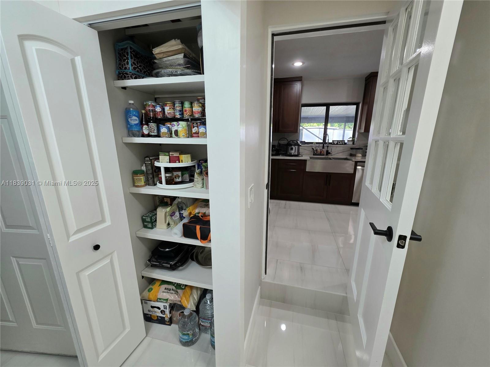10120 NW 71st Pl, Tamarac, Florida image 11