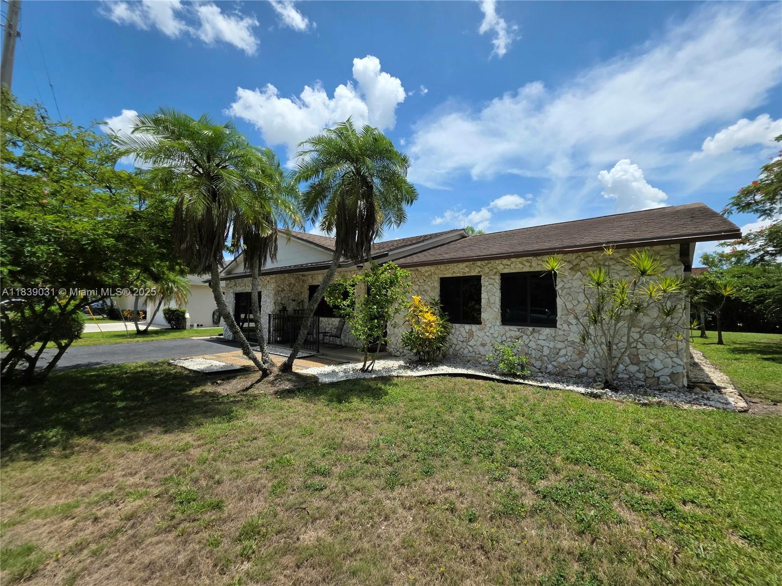 10120 NW 71st Pl, Tamarac, Florida image 2