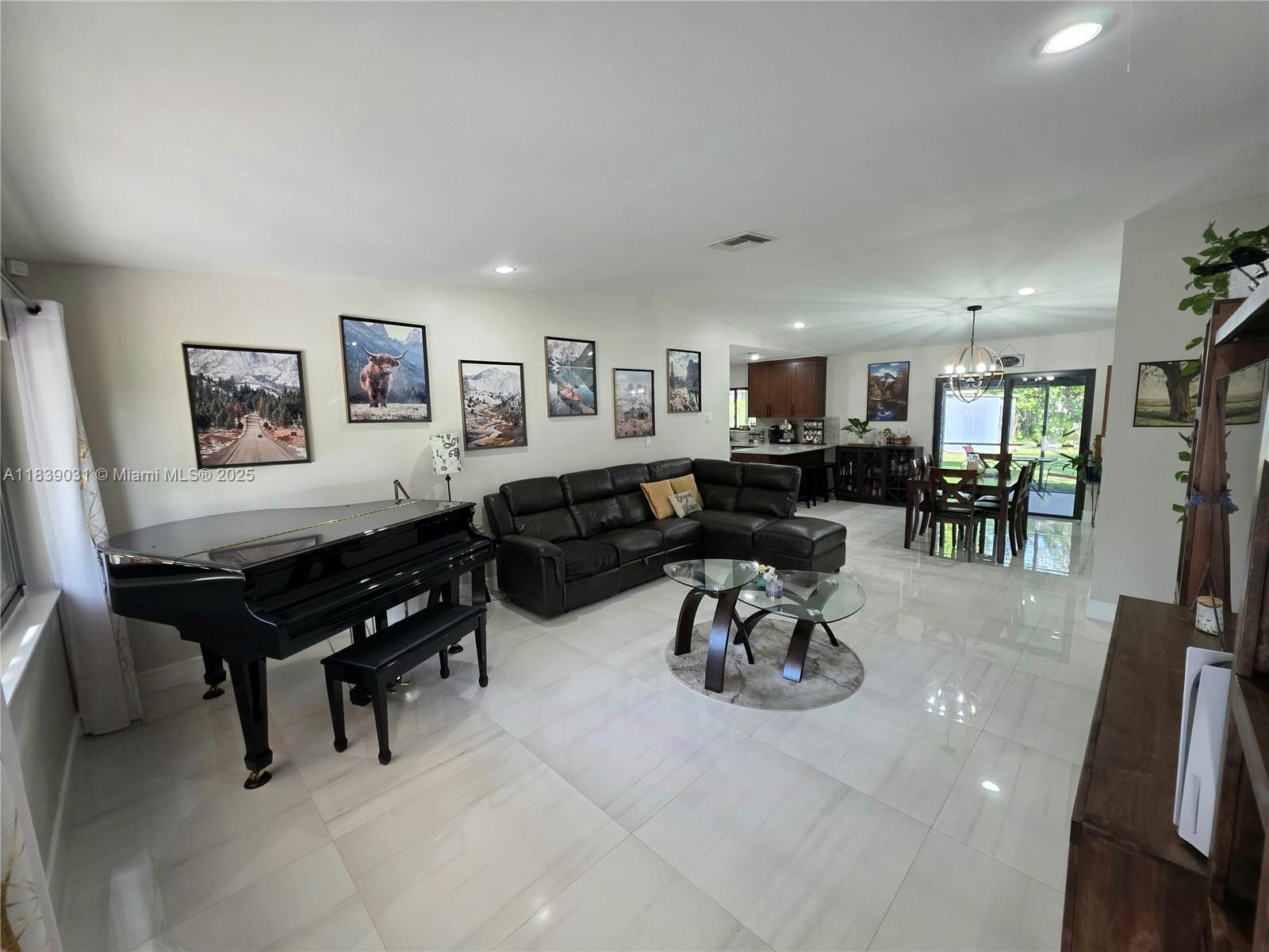 10120 NW 71st Pl, Tamarac, Florida image 4