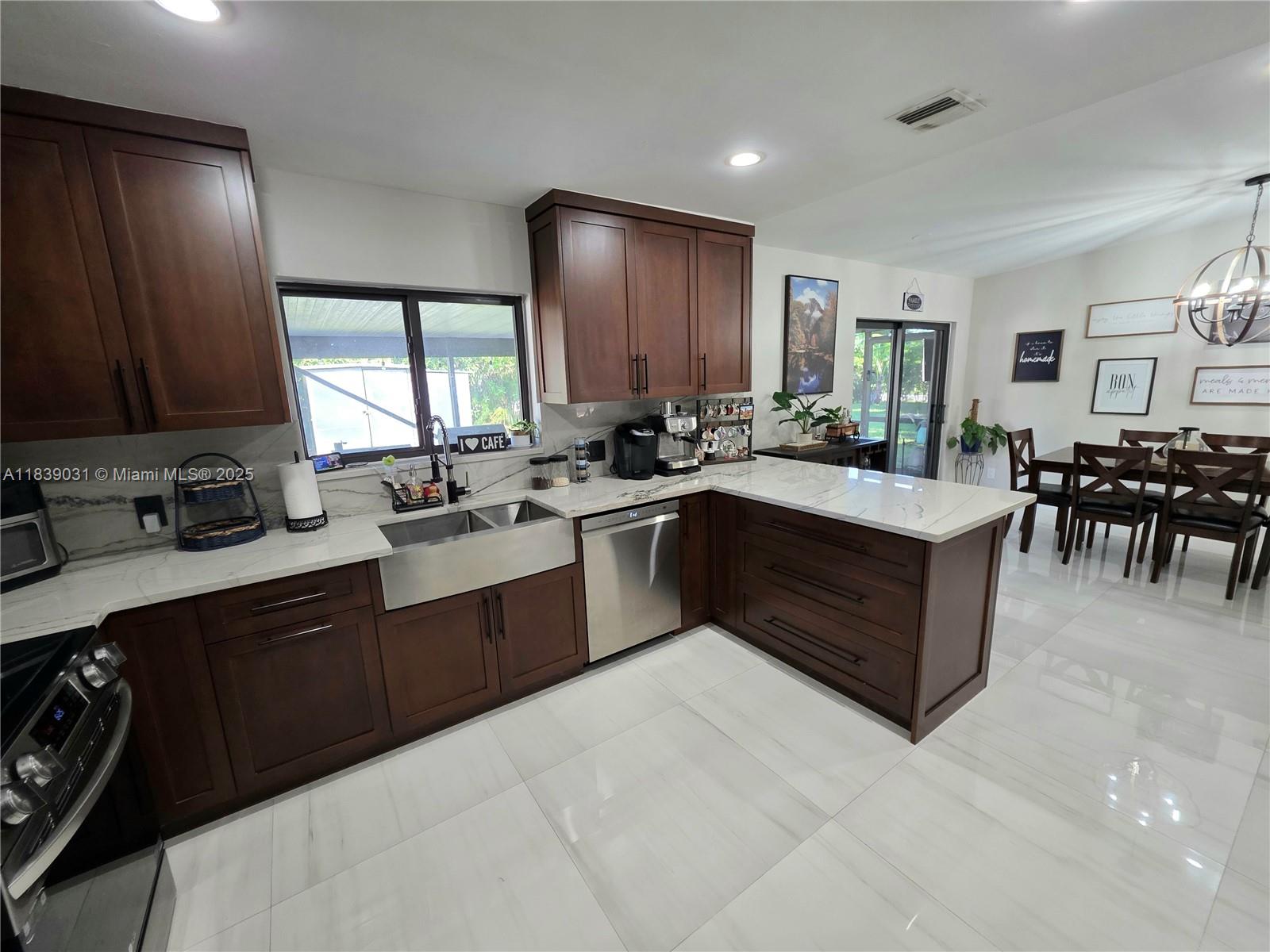 10120 NW 71st Pl, Tamarac, Florida image 7