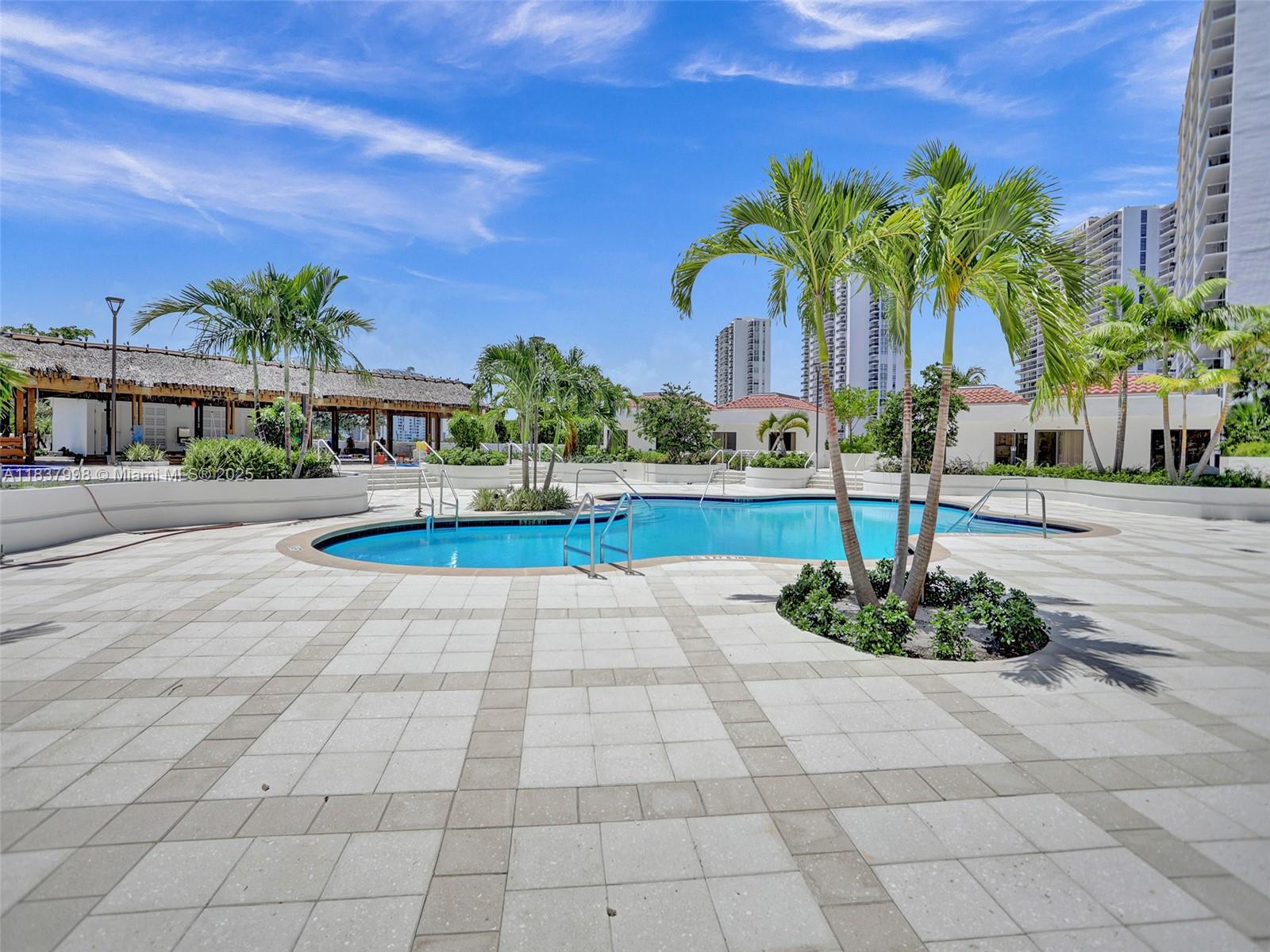 20281 E Country Club Dr #1801, Aventura, Florida image 2