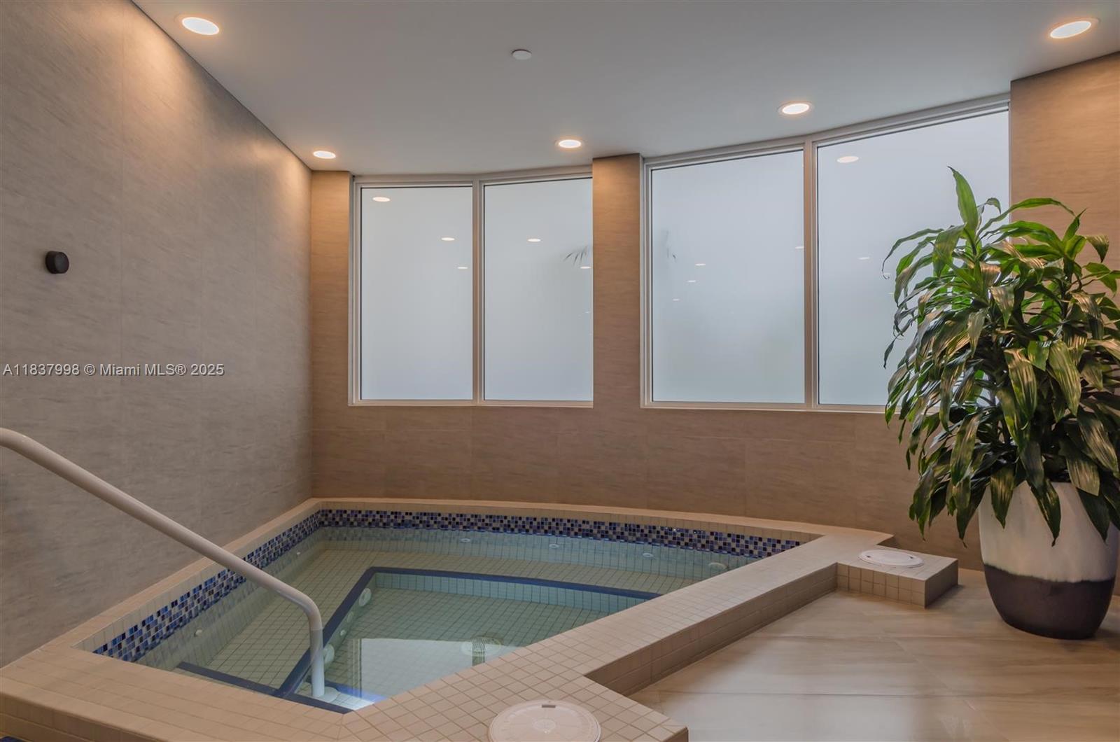20281 E Country Club Dr #1801, Aventura, Florida image 21