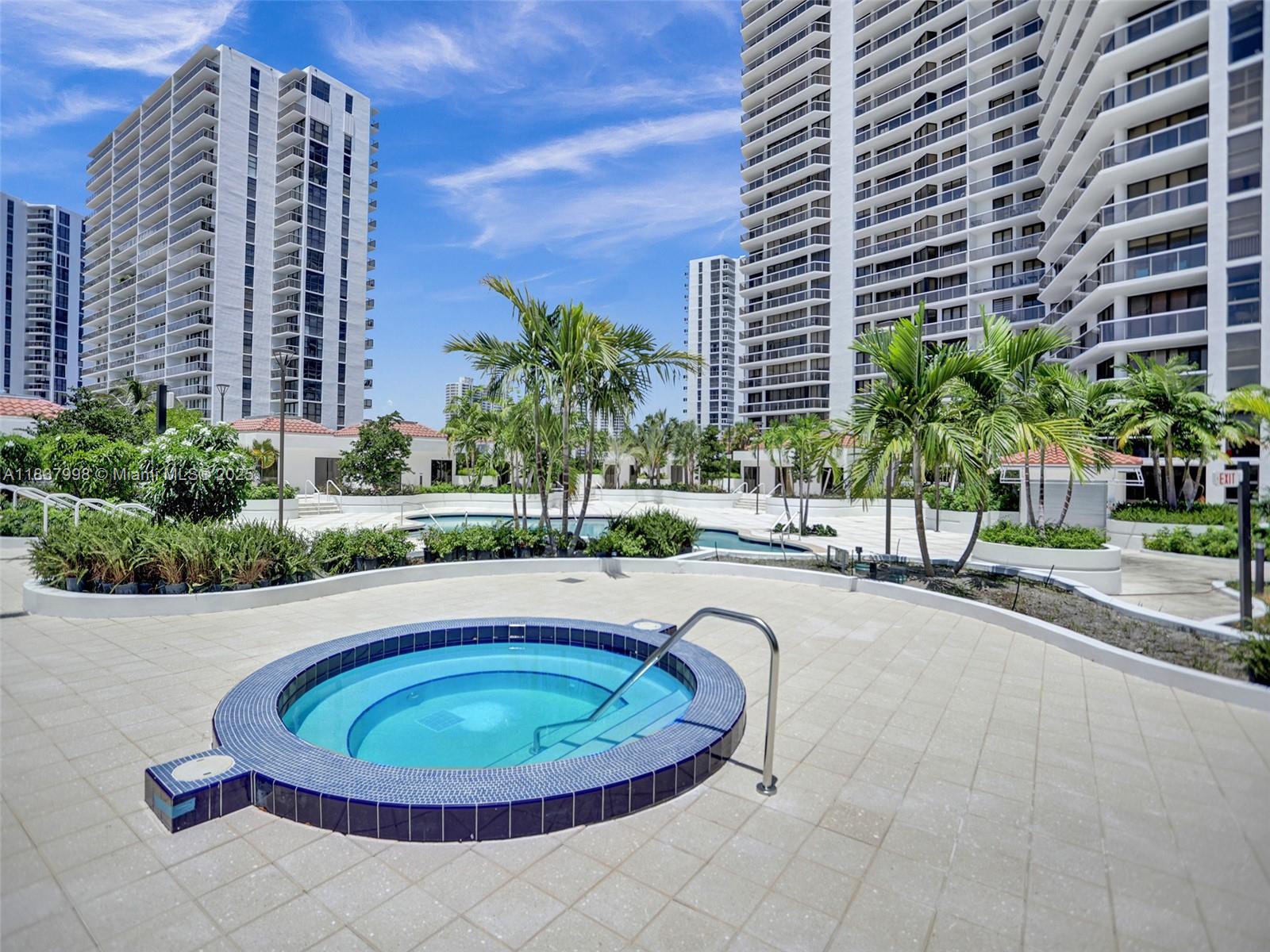 20281 E Country Club Dr #1801, Aventura, Florida image 3