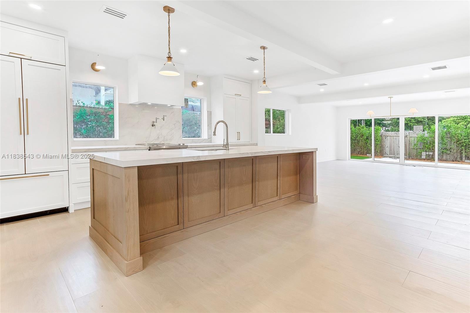 Residential, Miami Beach, Florida image 14