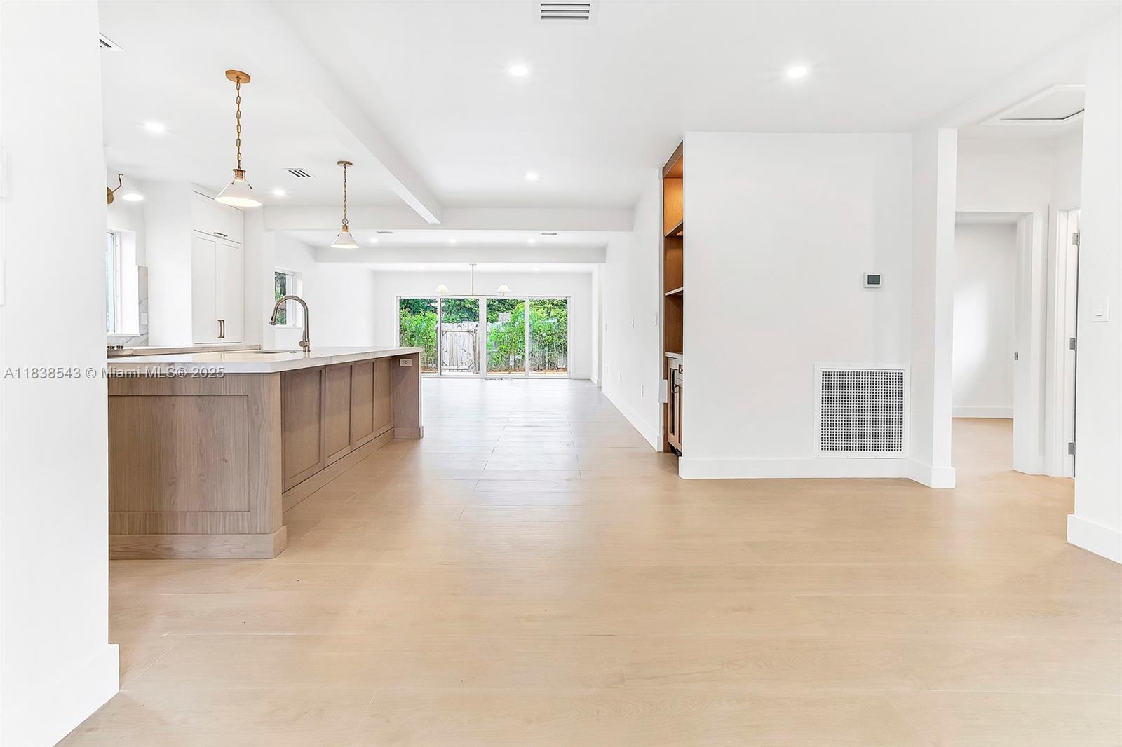 Residential, Miami Beach, Florida image 17