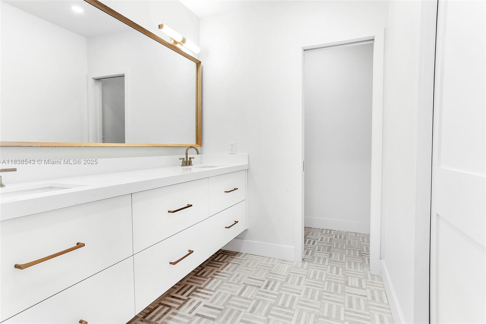 Residential, Miami Beach, Florida image 20