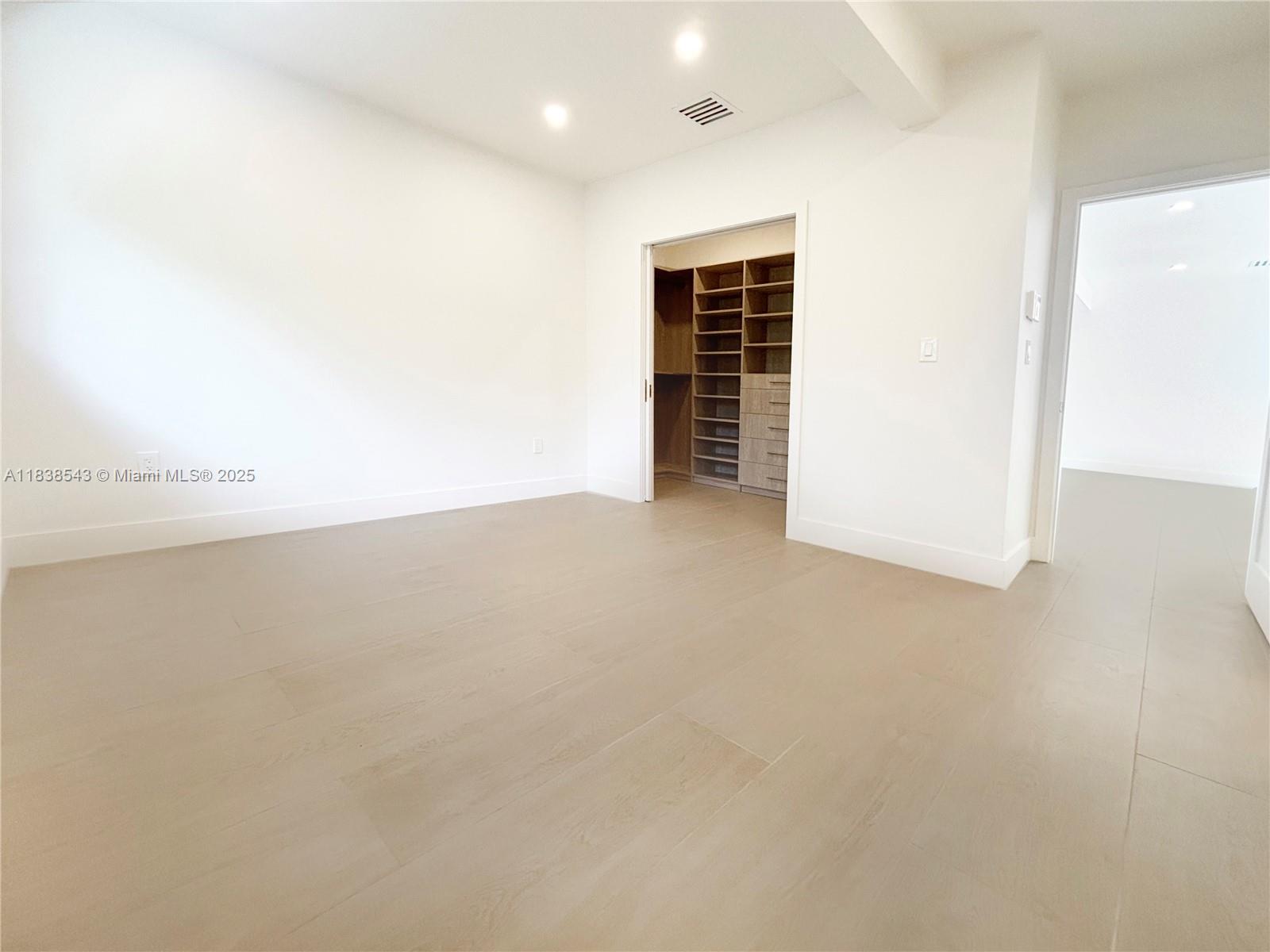 Residential, Miami Beach, Florida image 30