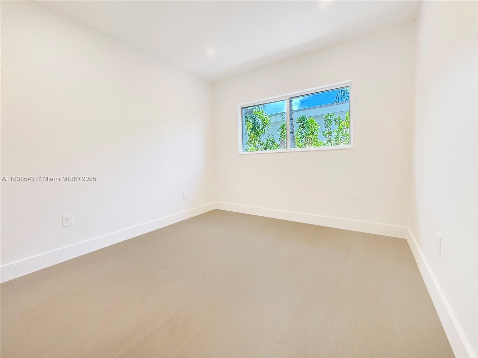 Residential, Miami Beach, Florida image 32