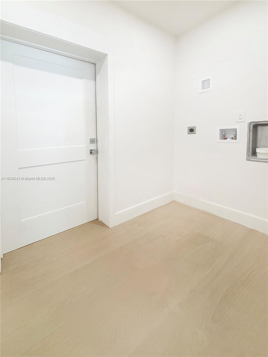 Residential, Miami Beach, Florida image 36