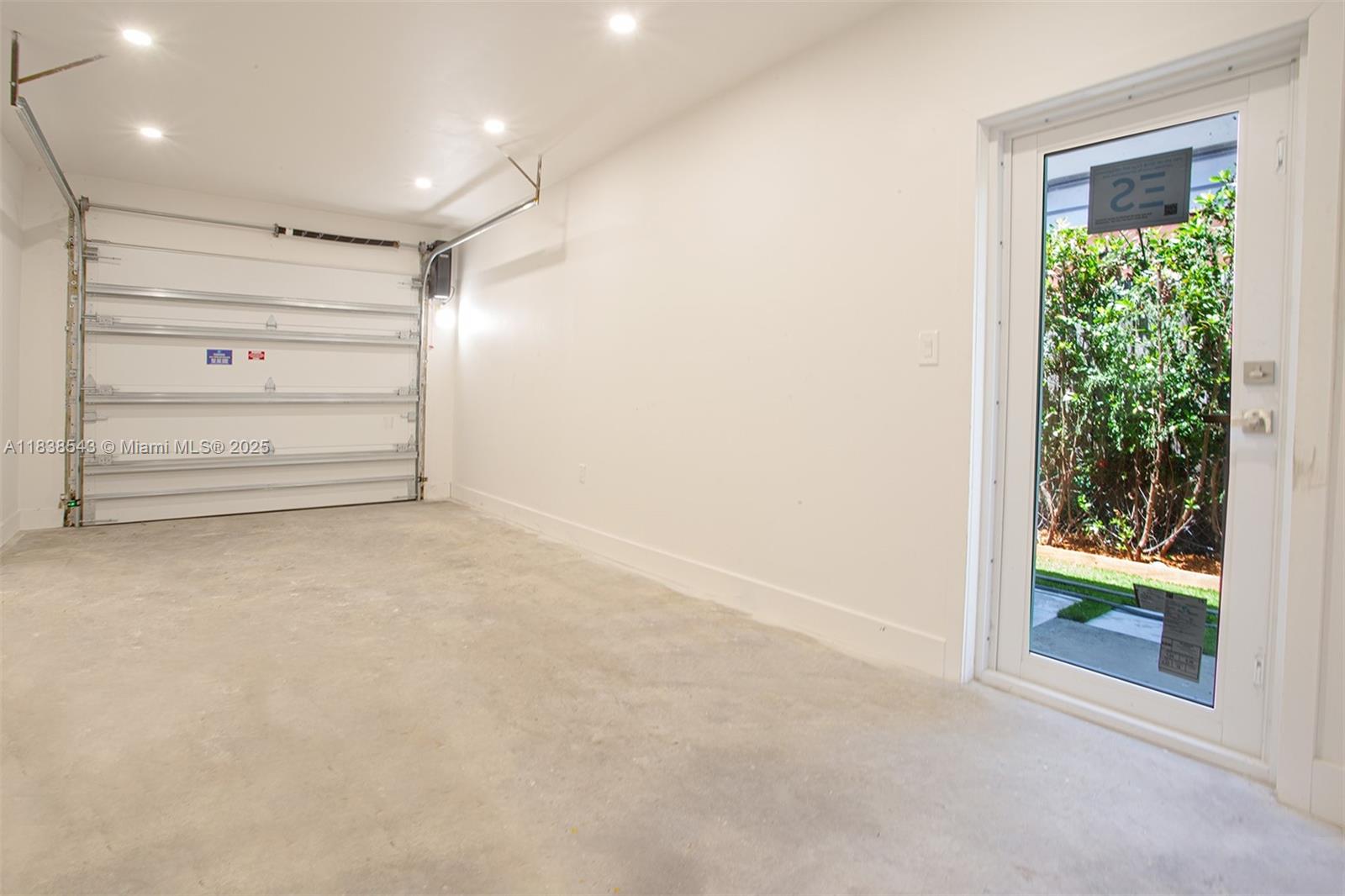 Residential, Miami Beach, Florida image 37