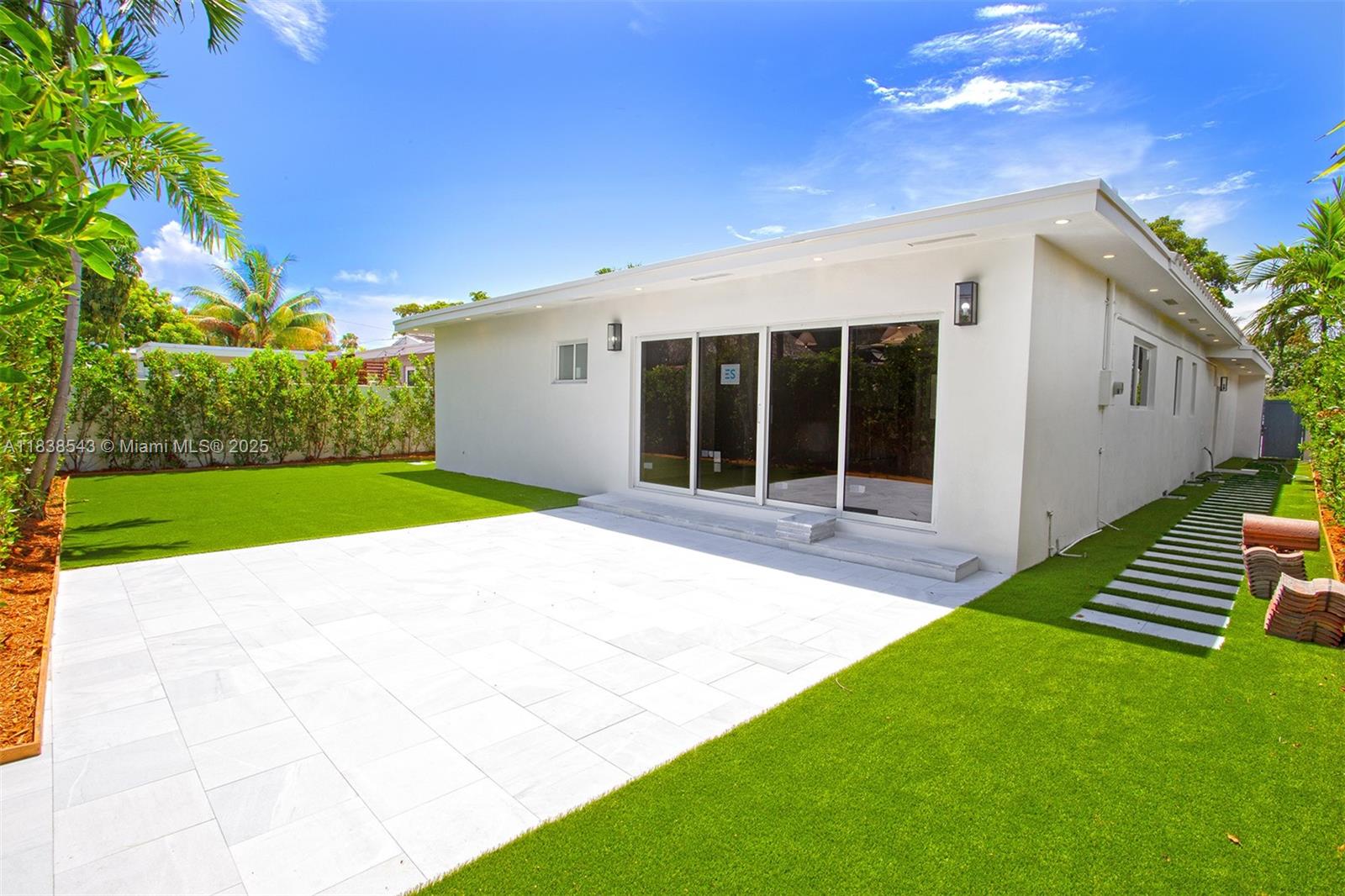 Residential, Miami Beach, Florida image 8