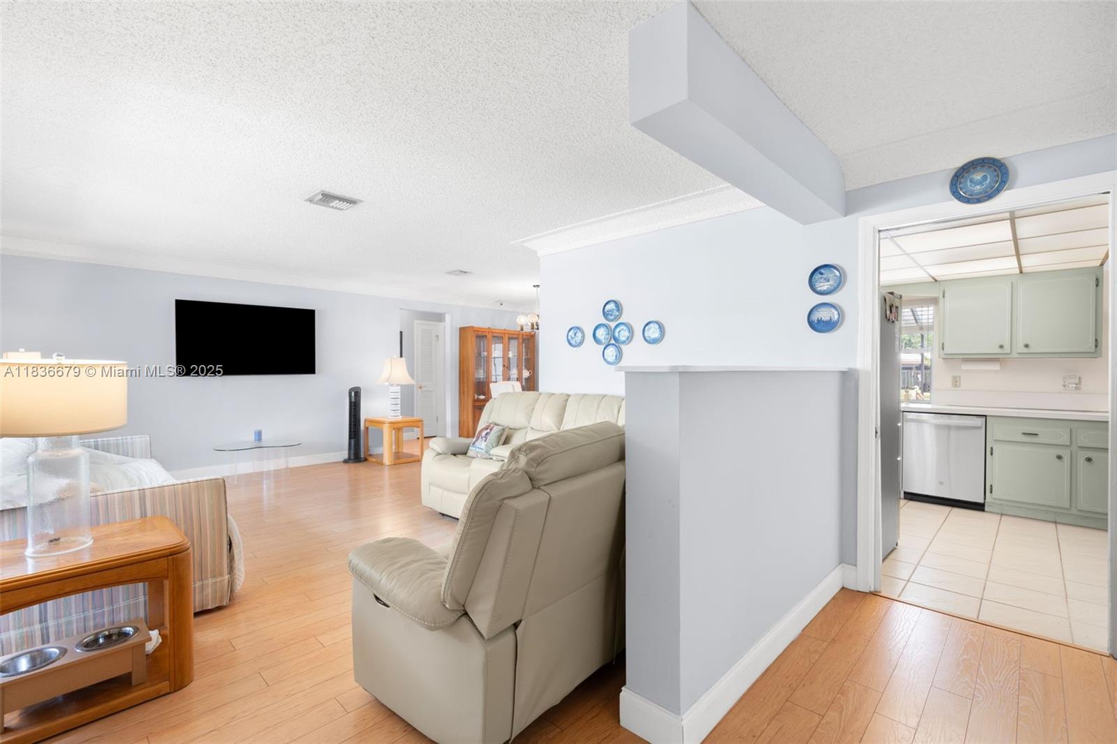 10620 NW 41st St, Coral Springs, Florida image 2