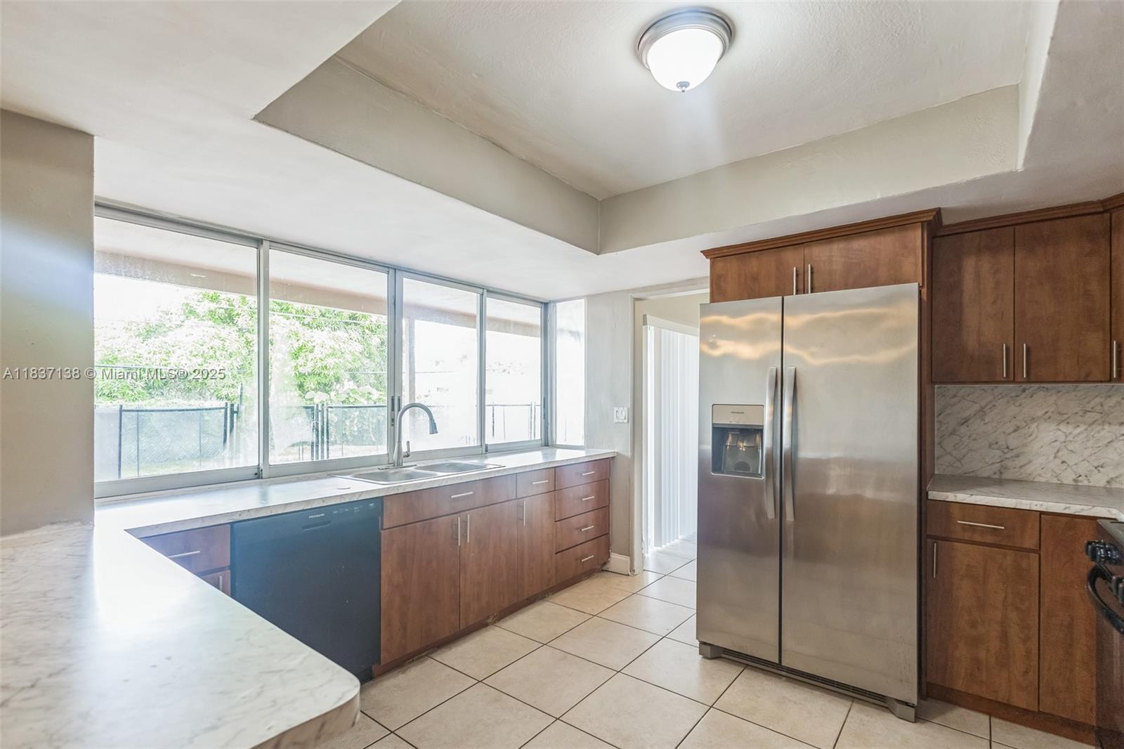 8390 NW 24th St, Sunrise, Florida image 4
