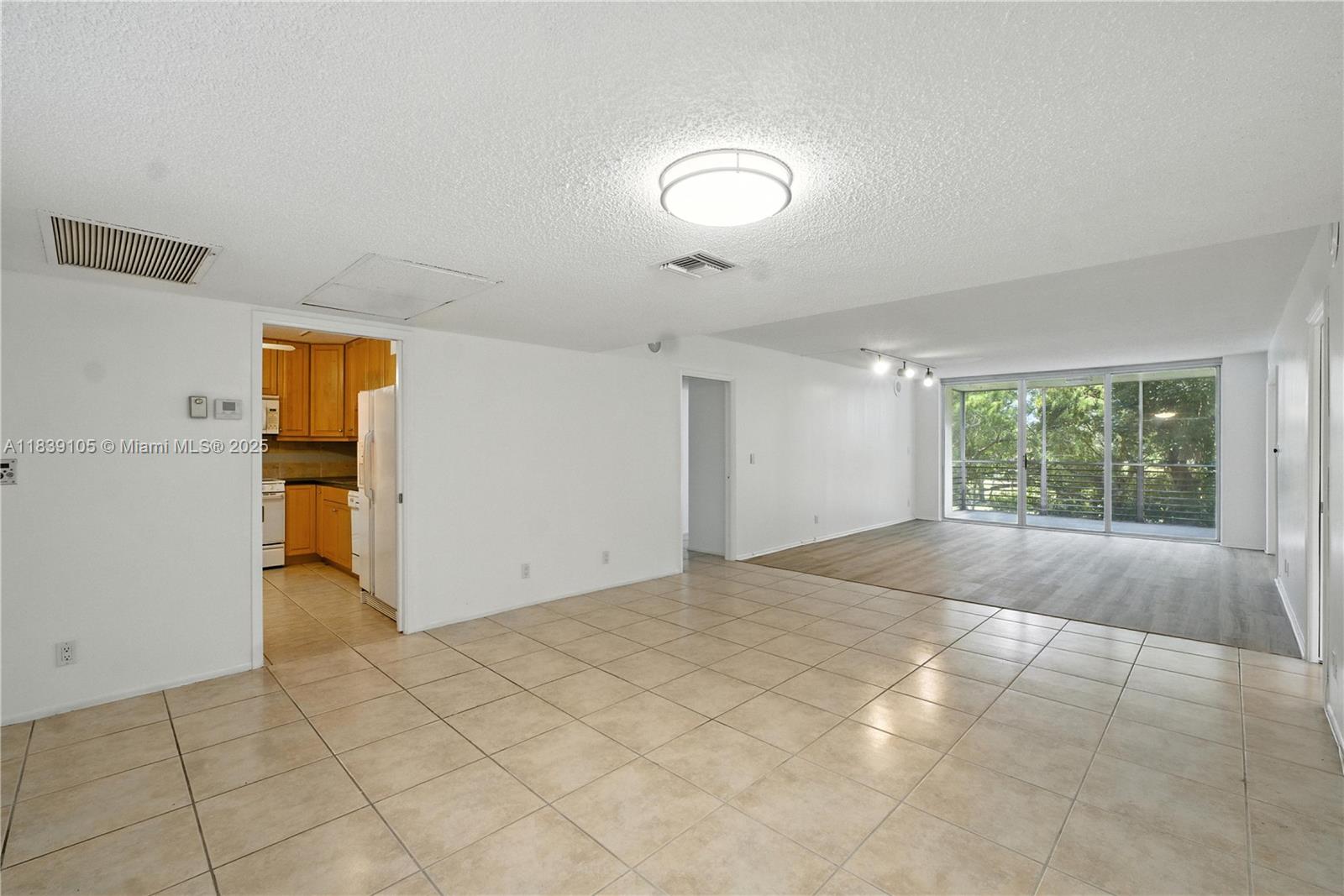 3850 Oaks Clubhouse Dr #307, Pompano Beach, Florida image 10