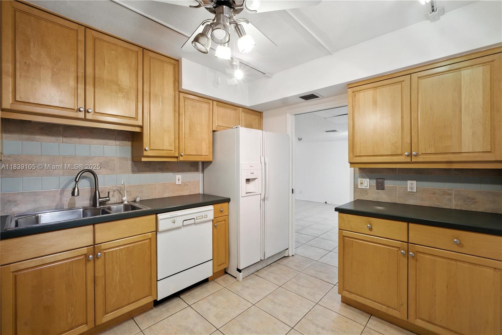 3850 Oaks Clubhouse Dr #307, Pompano Beach, Florida image 13